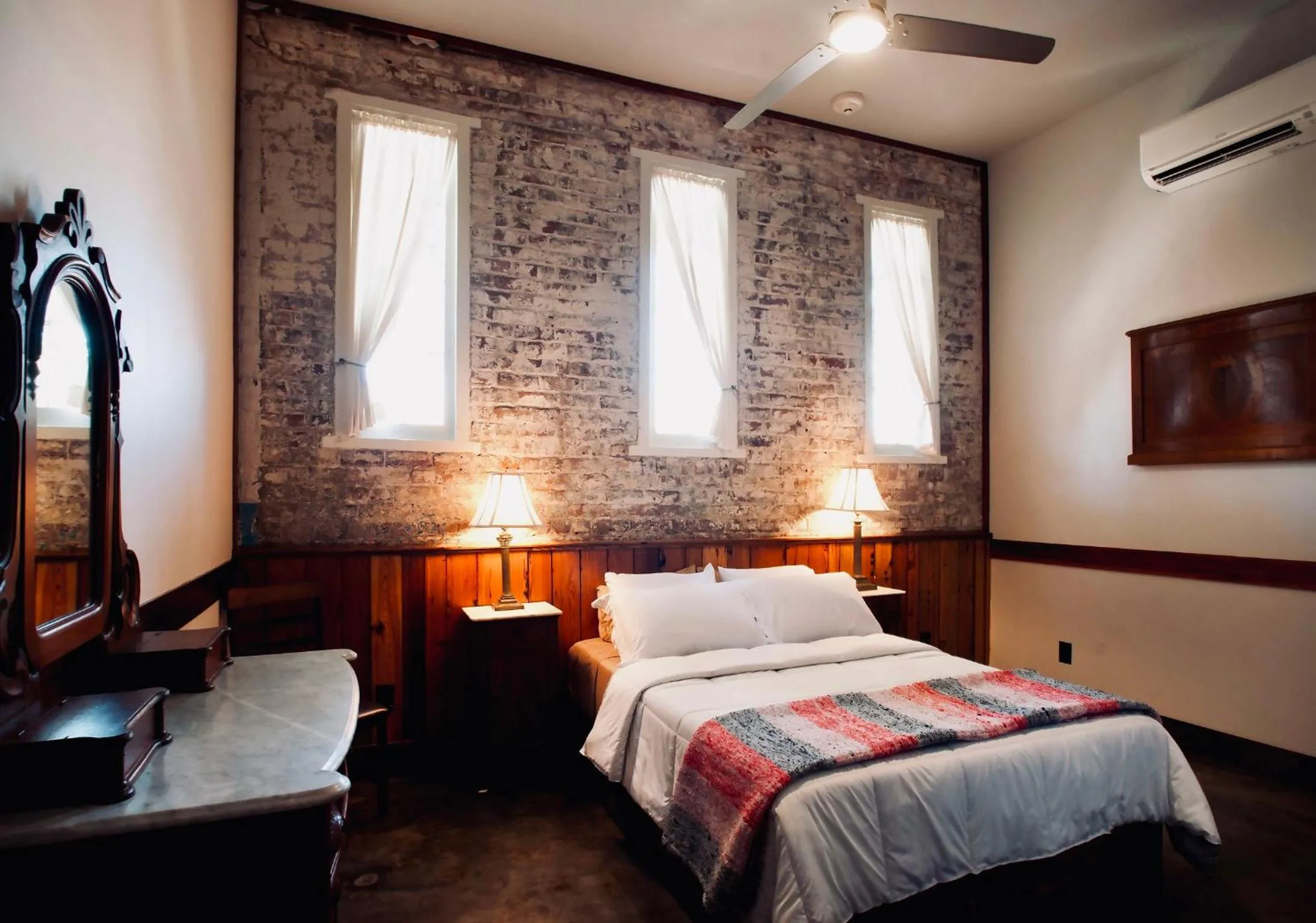 Bedroom, Bed in Inn at the Old Jail