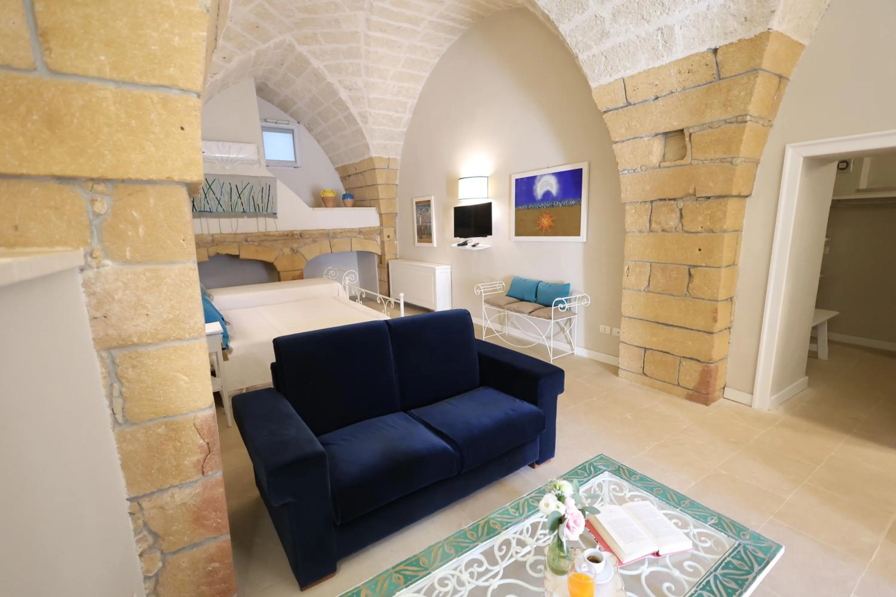 Decorative detail, Bed in Tenuta Monacelli Lecce