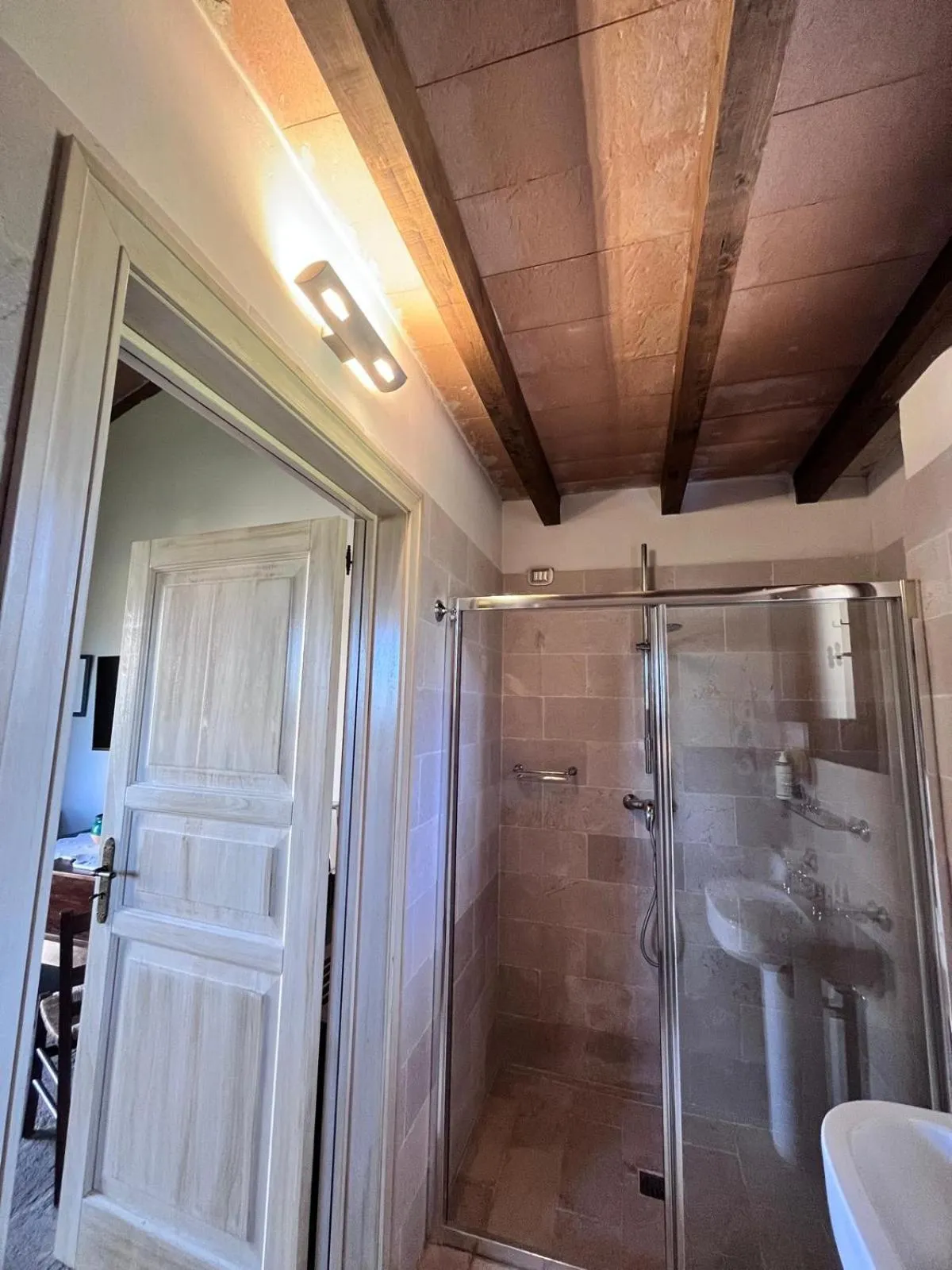 Shower in Tenuta Monacelli Lecce