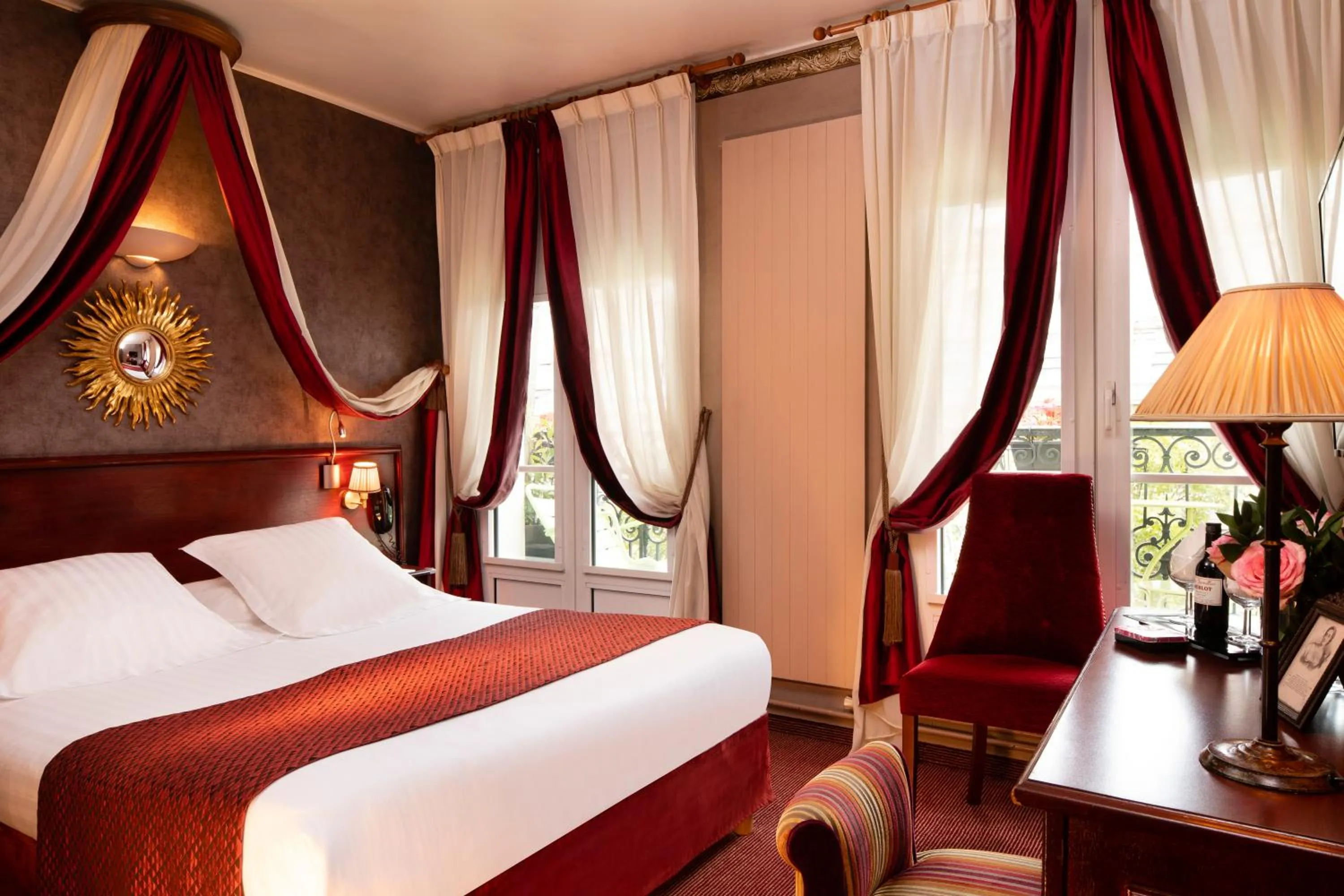 Photo of the whole room, Bed in Hotel Britannique