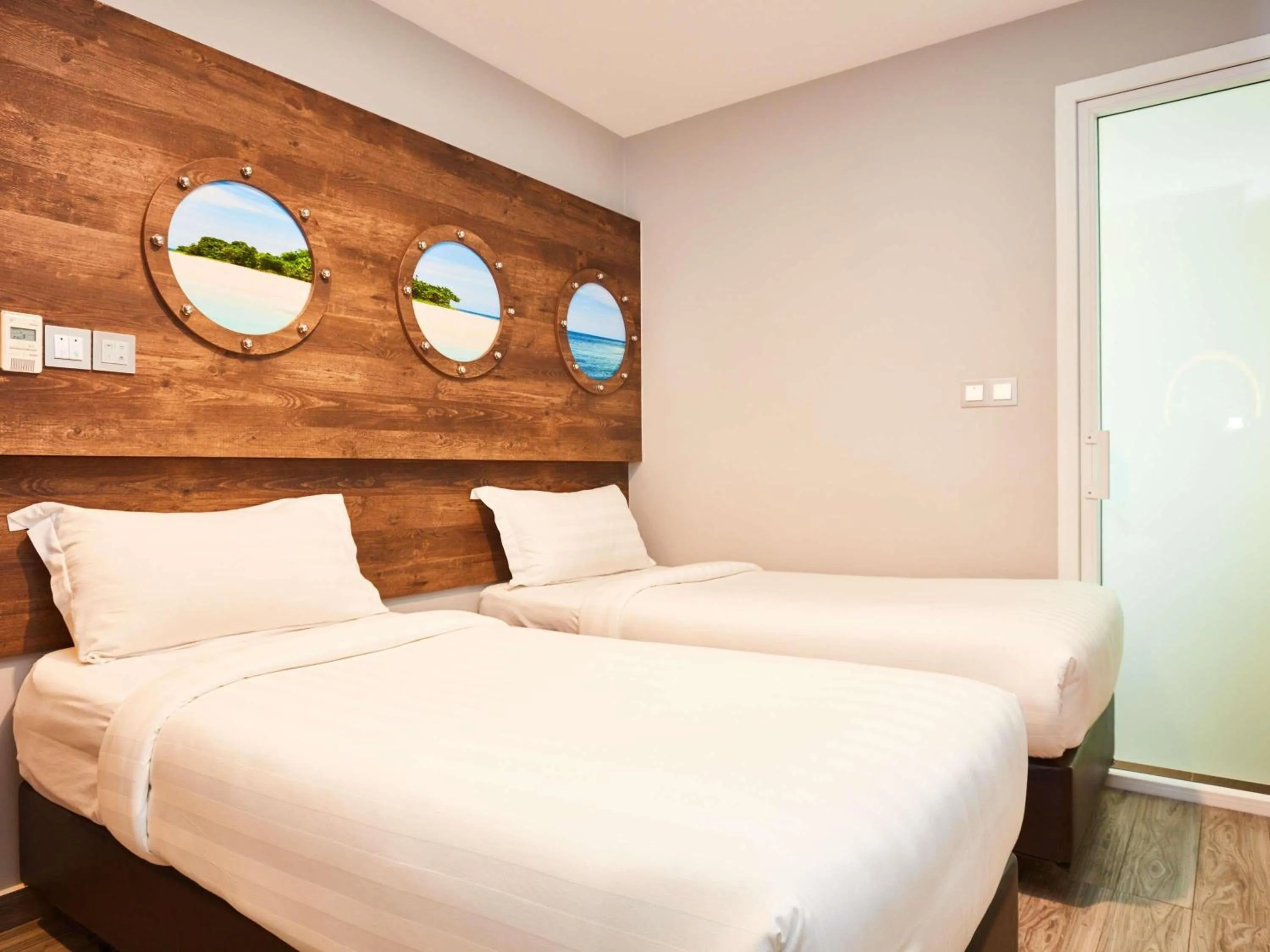 Bedroom, Bed in ibis budget Singapore Selegie