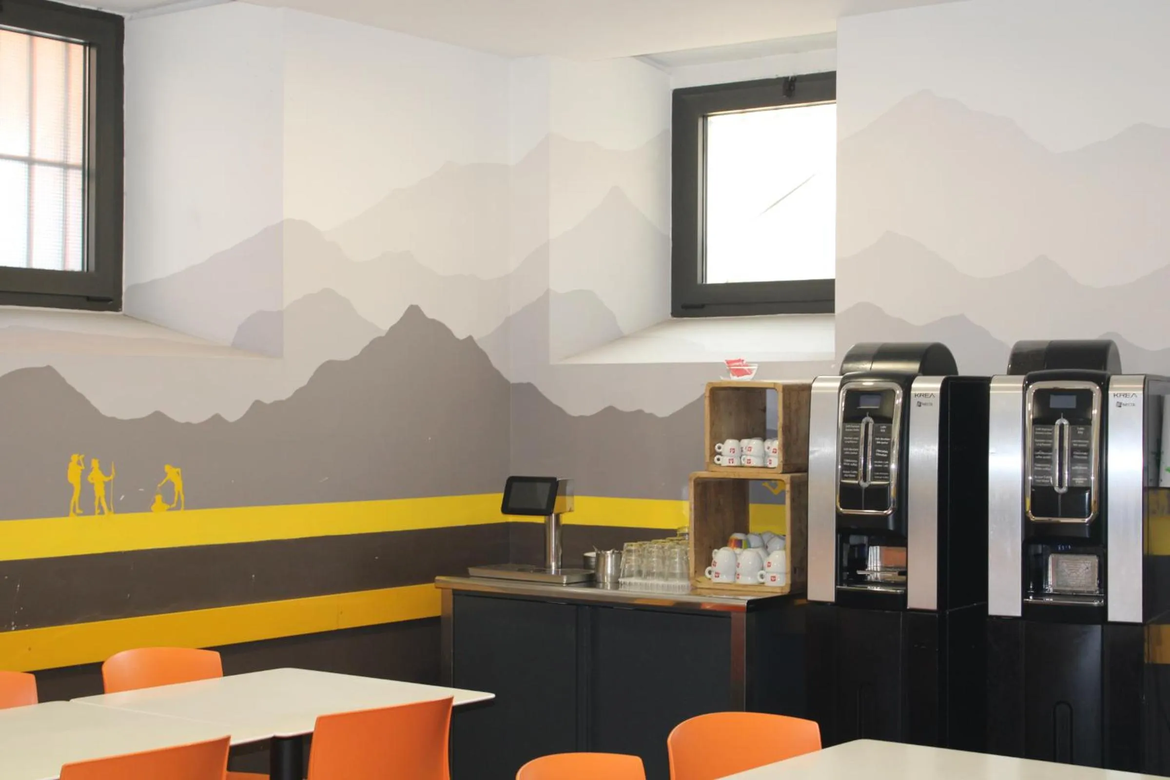 Restaurant/places to eat in Roma Scout Center