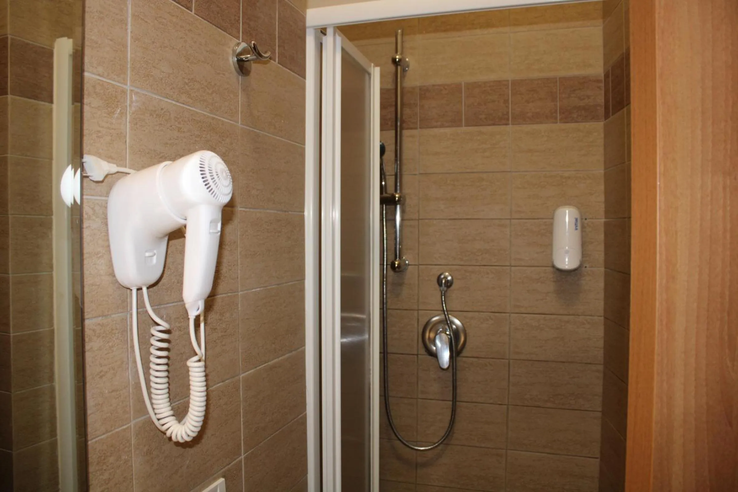 Shower in Roma Scout Center