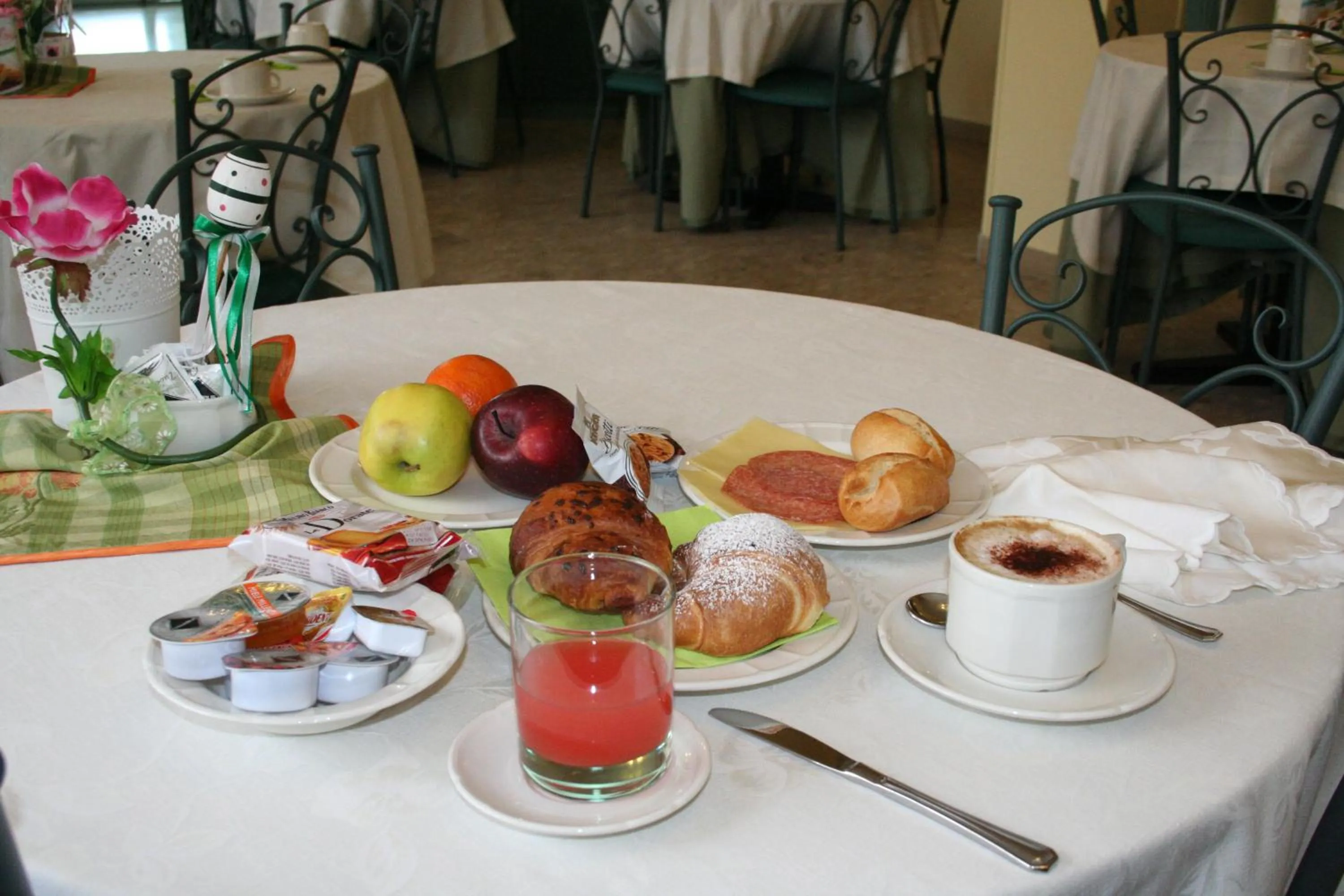 Buffet breakfast in Hotel Diamante