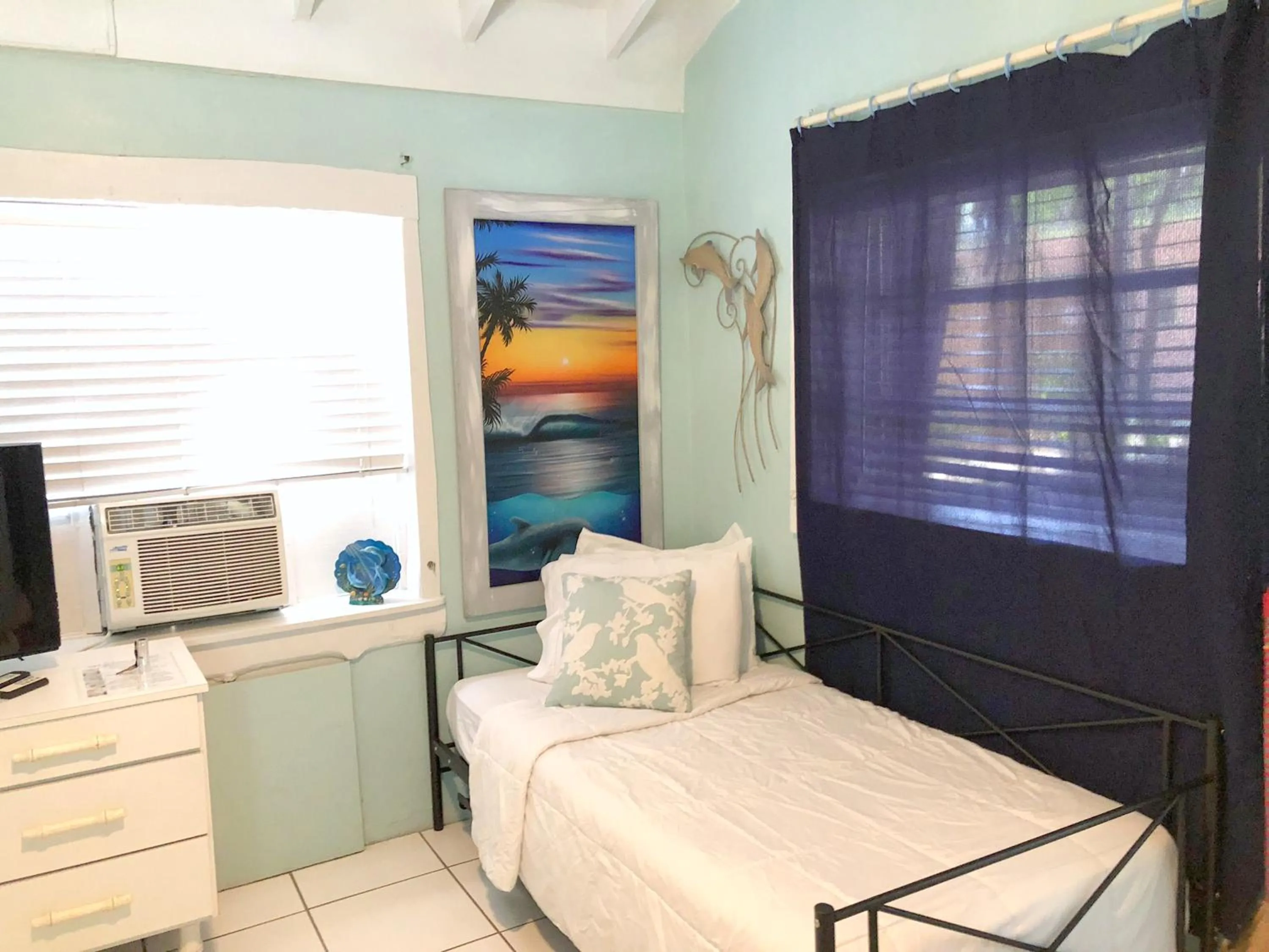 Bed in Key Largo Cottages