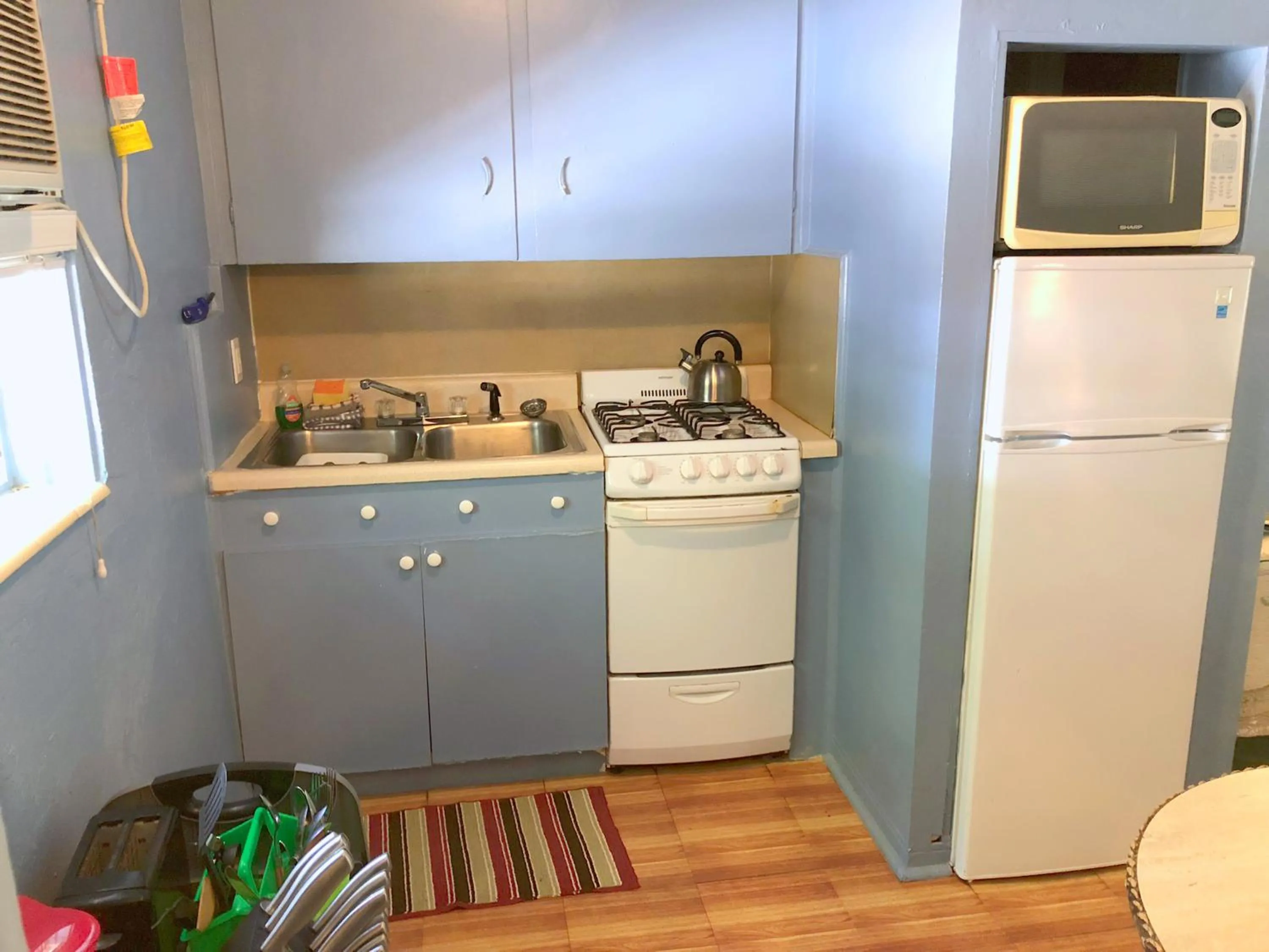 Kitchen or kitchenette in Key Largo Cottages