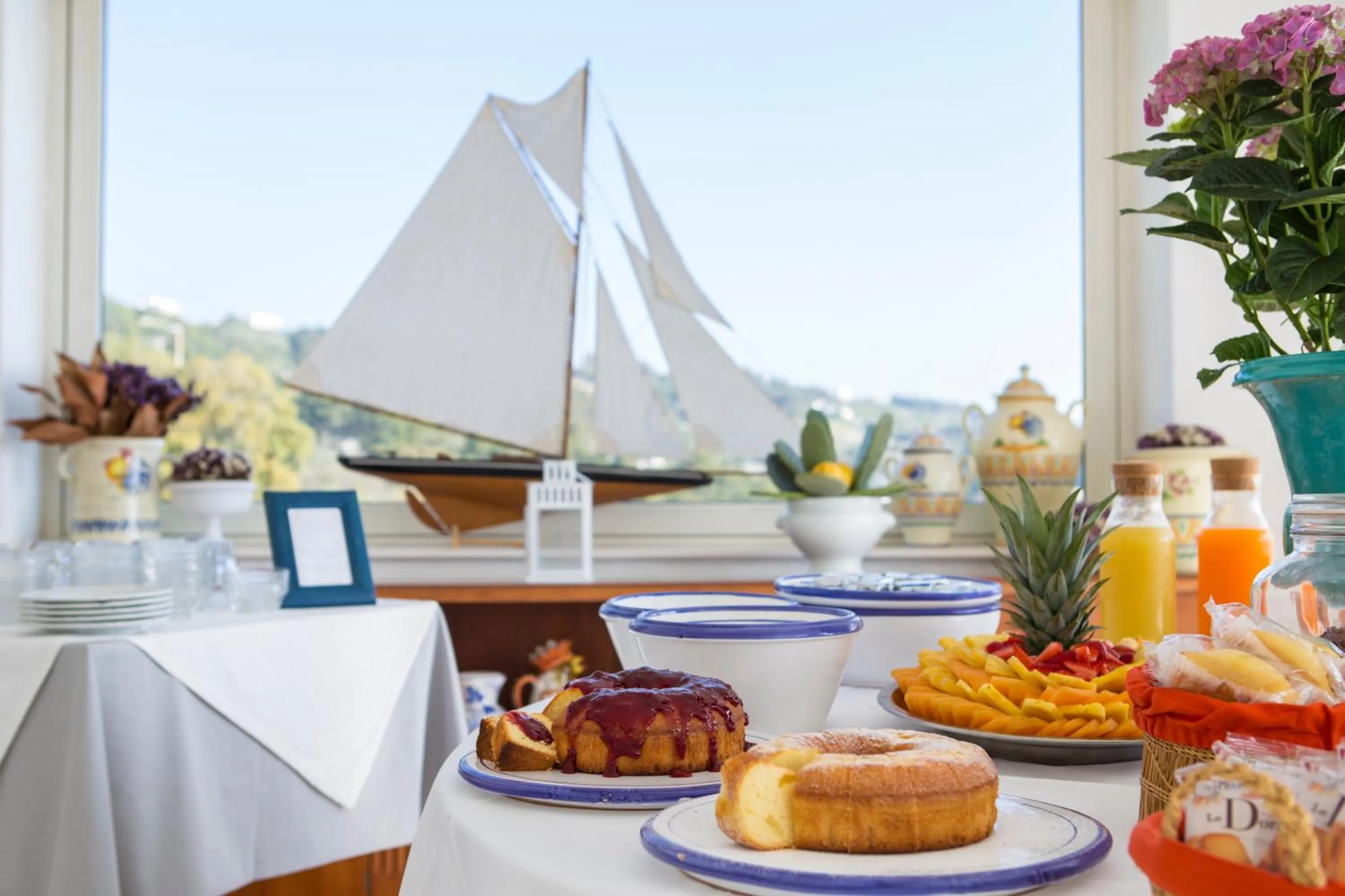 Buffet breakfast in Hotel Piccolo Mondo