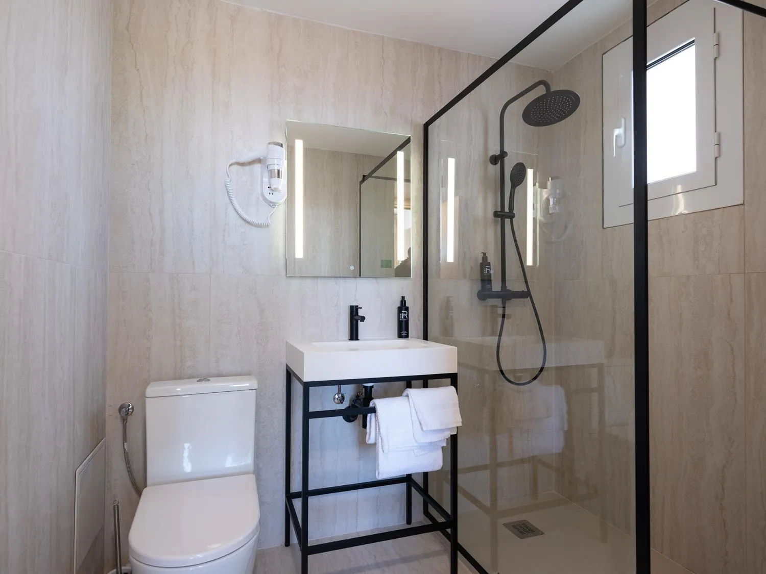 Shower in Hotel Revellata & Spa