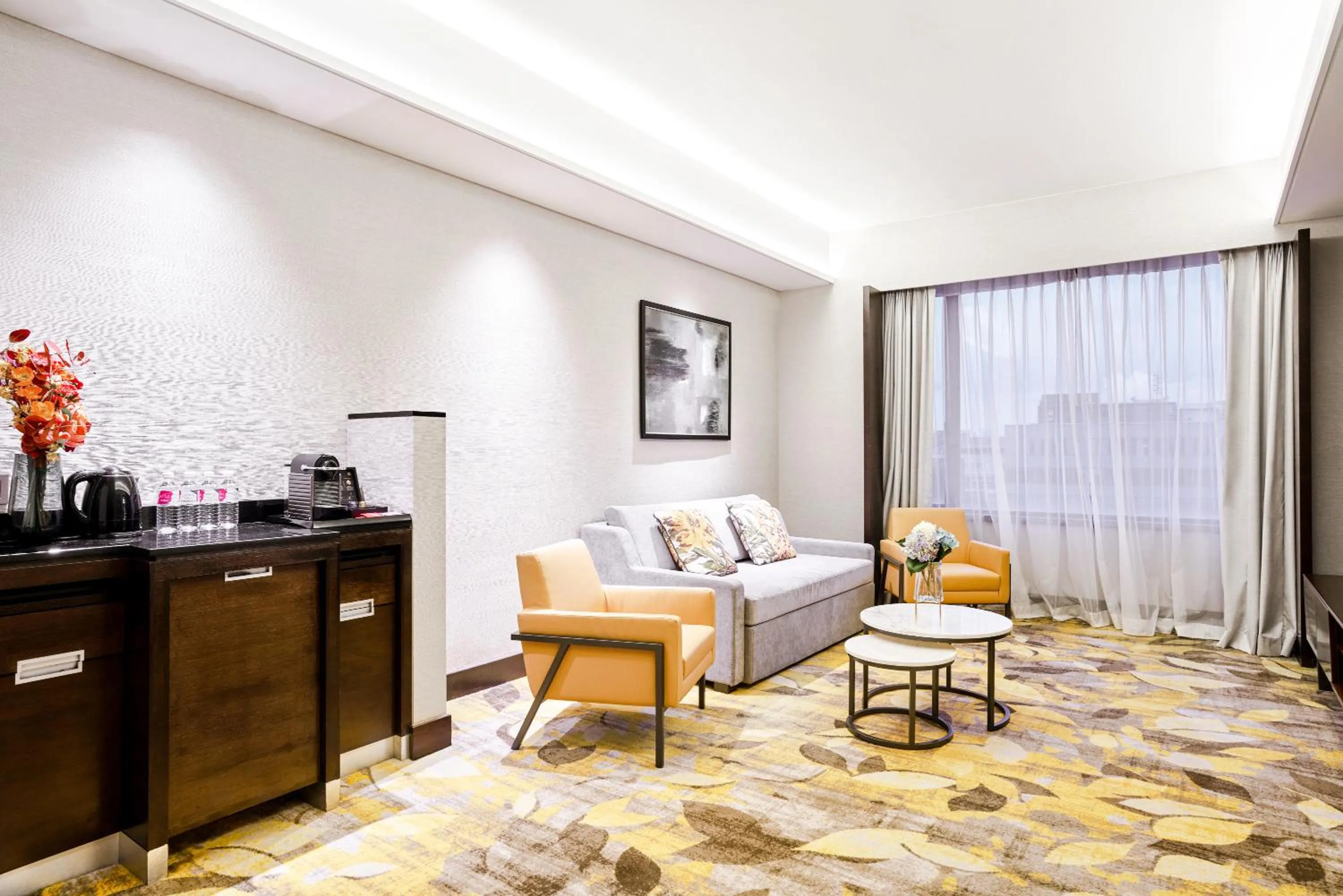 Bedroom in Royal Plaza on Scotts