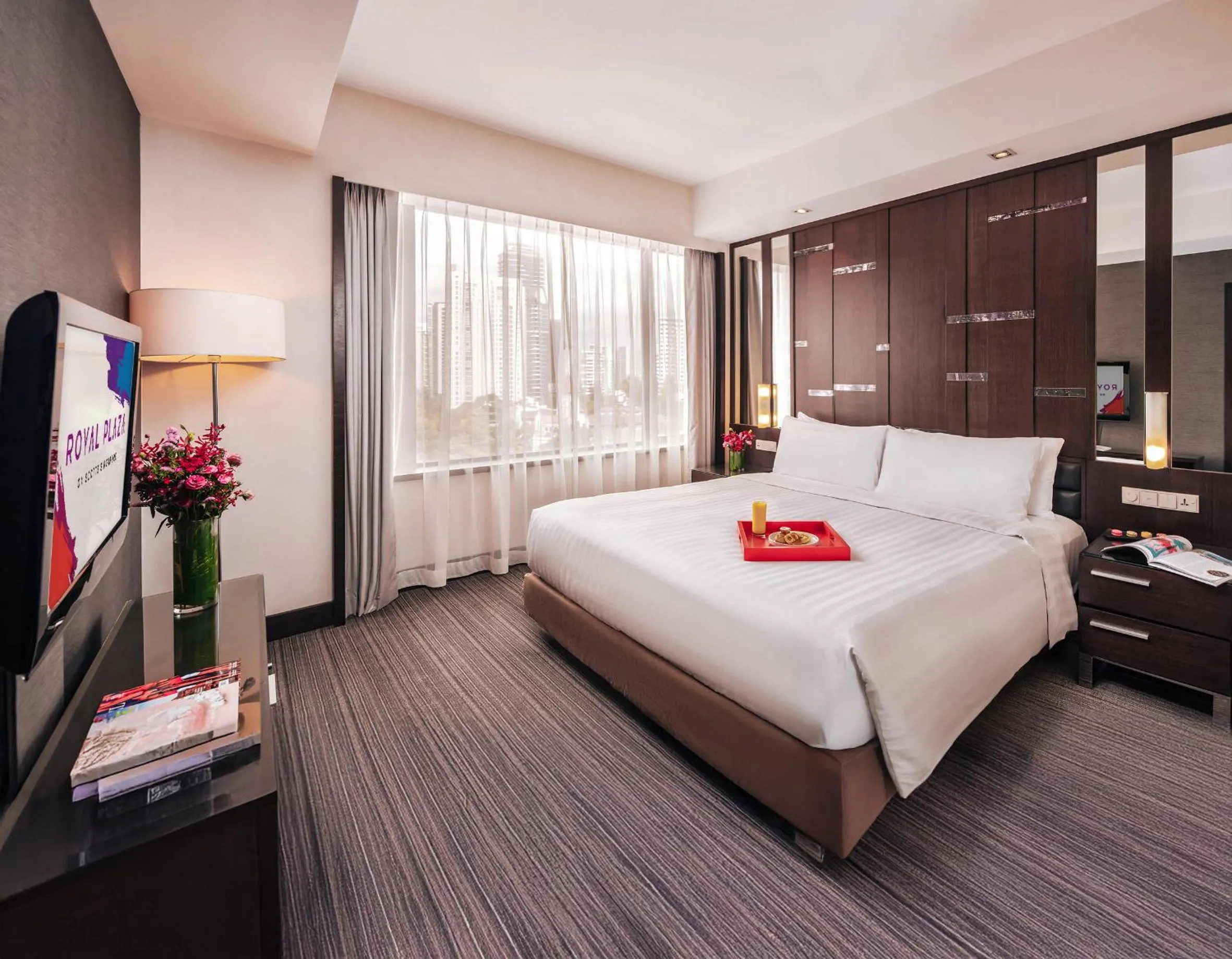 Bedroom, Bed in Royal Plaza on Scotts