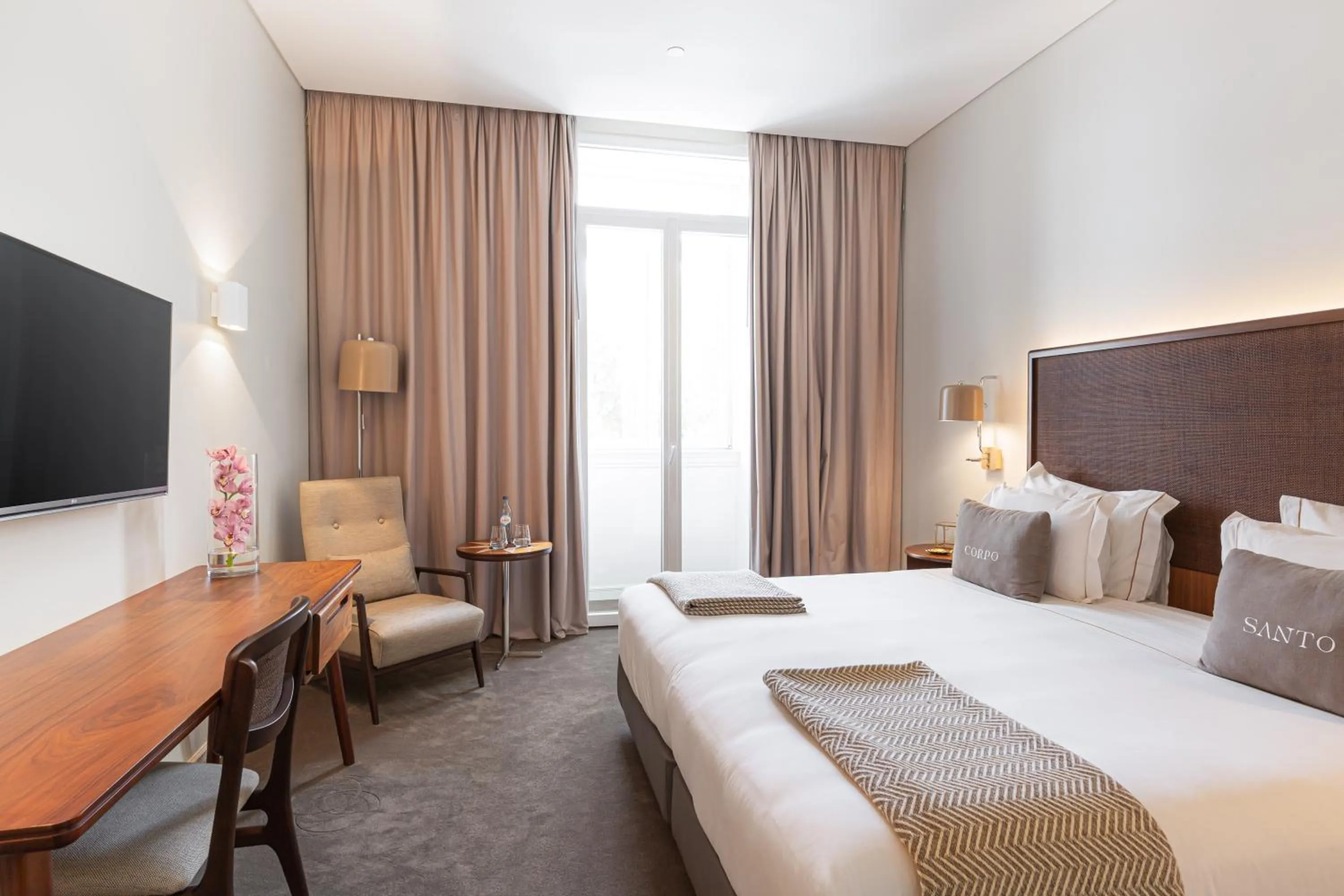 Photo of the whole room, Bed in Corpo Santo Lisbon Historical Hotel