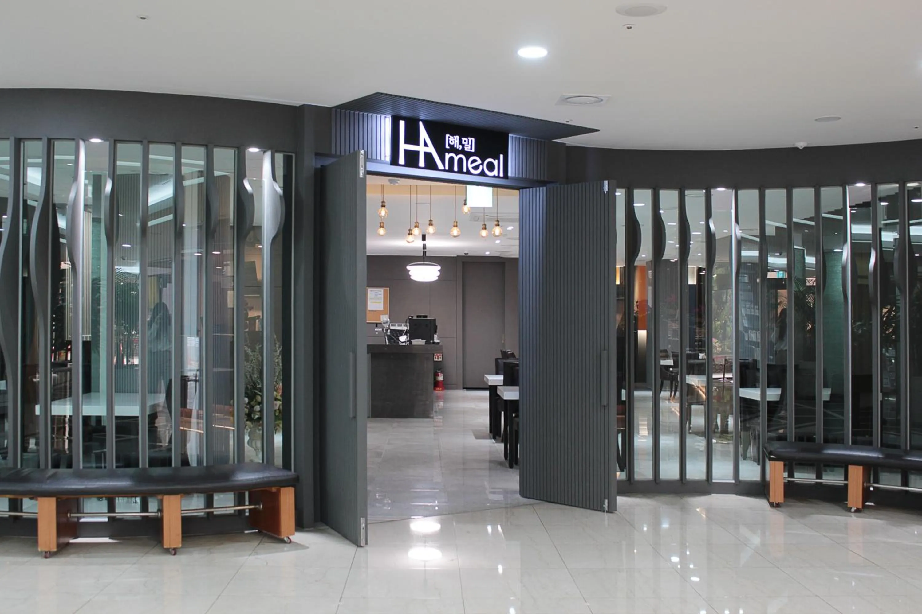 Restaurant/places to eat in Hamilton Hotel