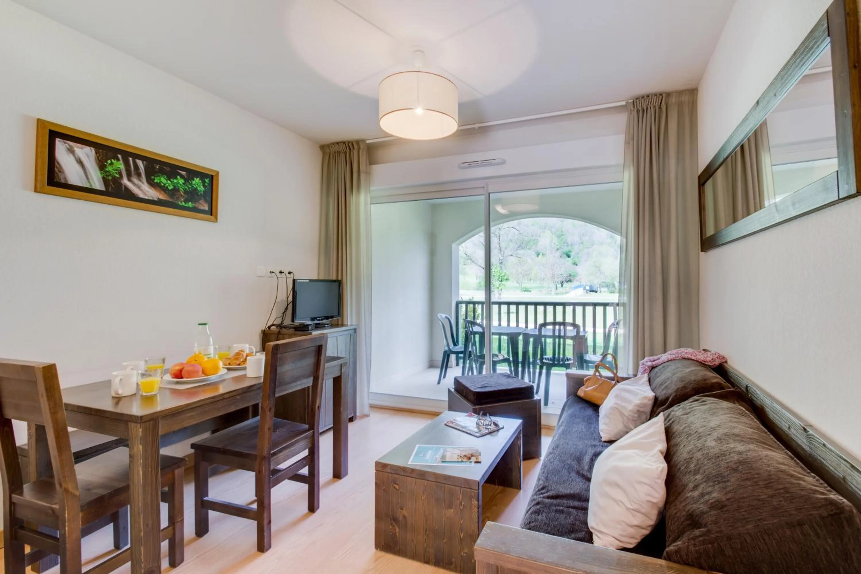 TV and multimedia in Vacancéole - Les Jardins de Balnéa