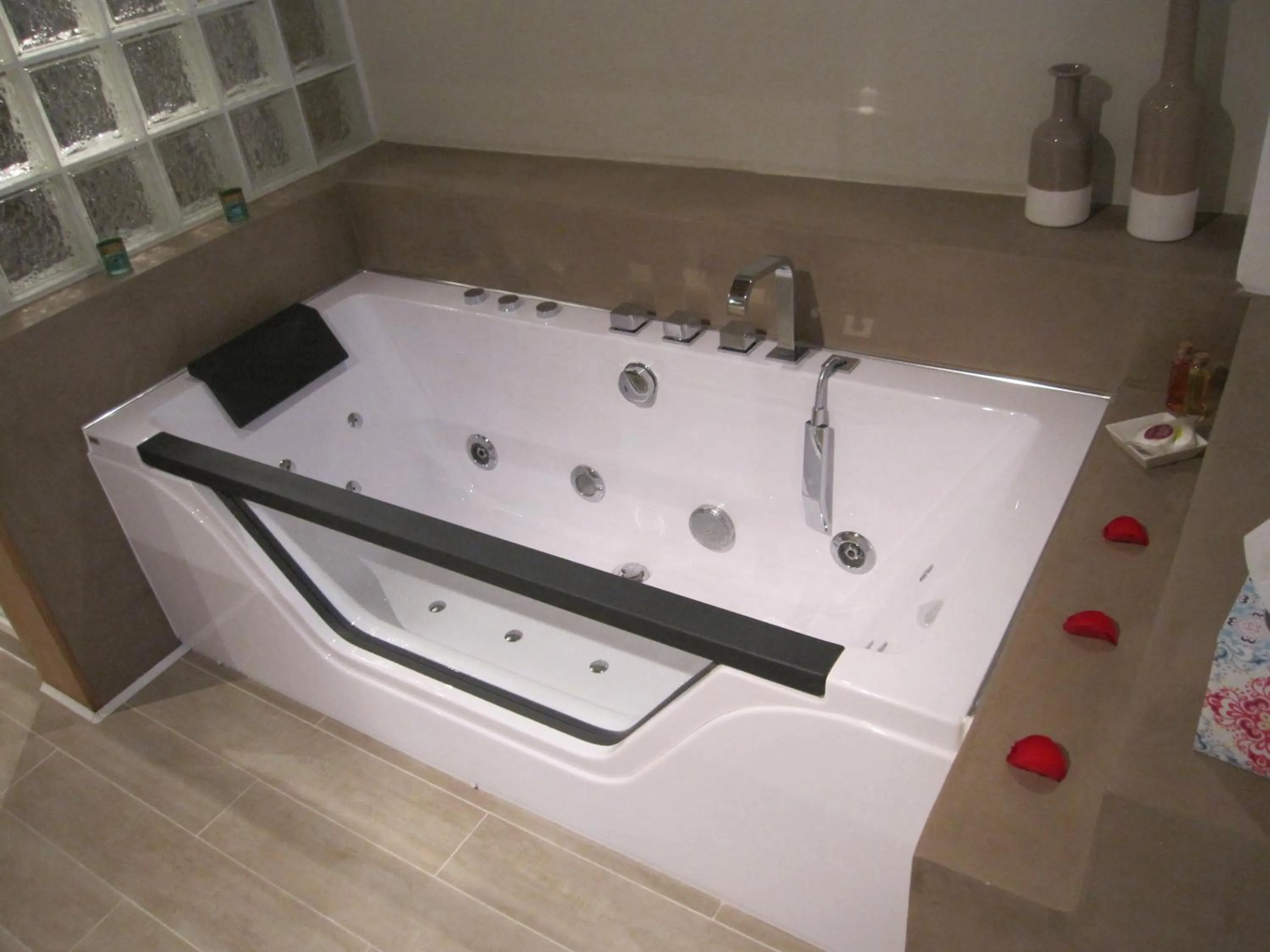 Hot Tub in La Terracotta