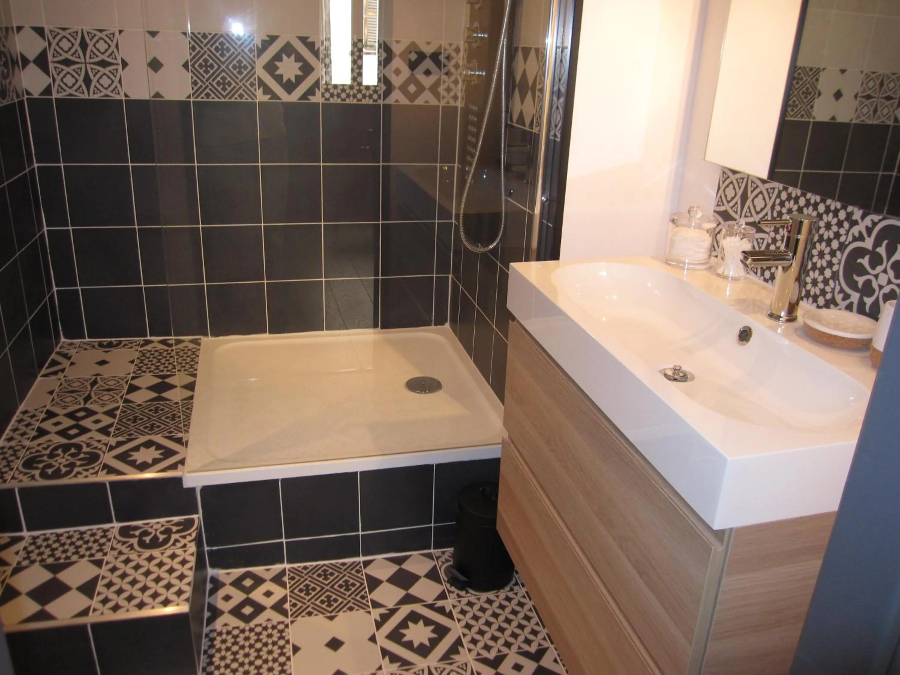 Shower in La Terracotta