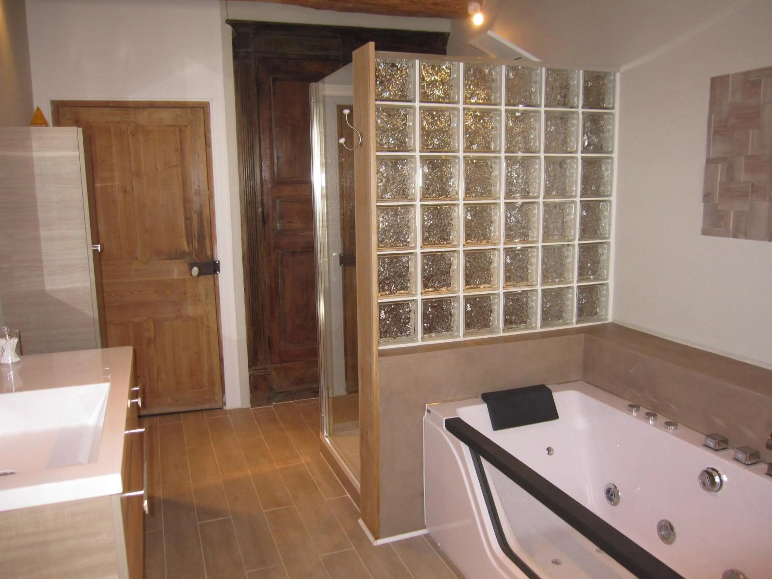 Bathroom in La Terracotta