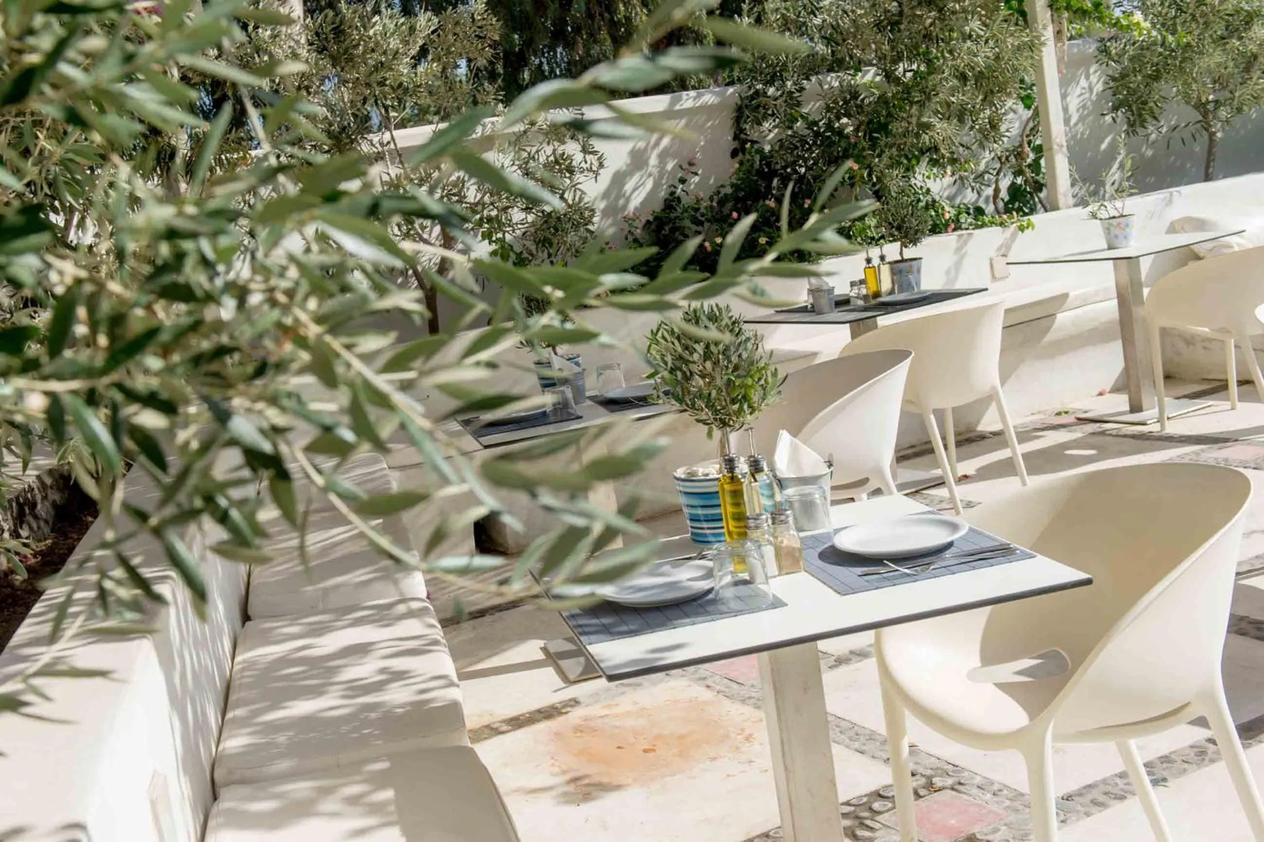 Restaurant/places to eat in Hotel 28