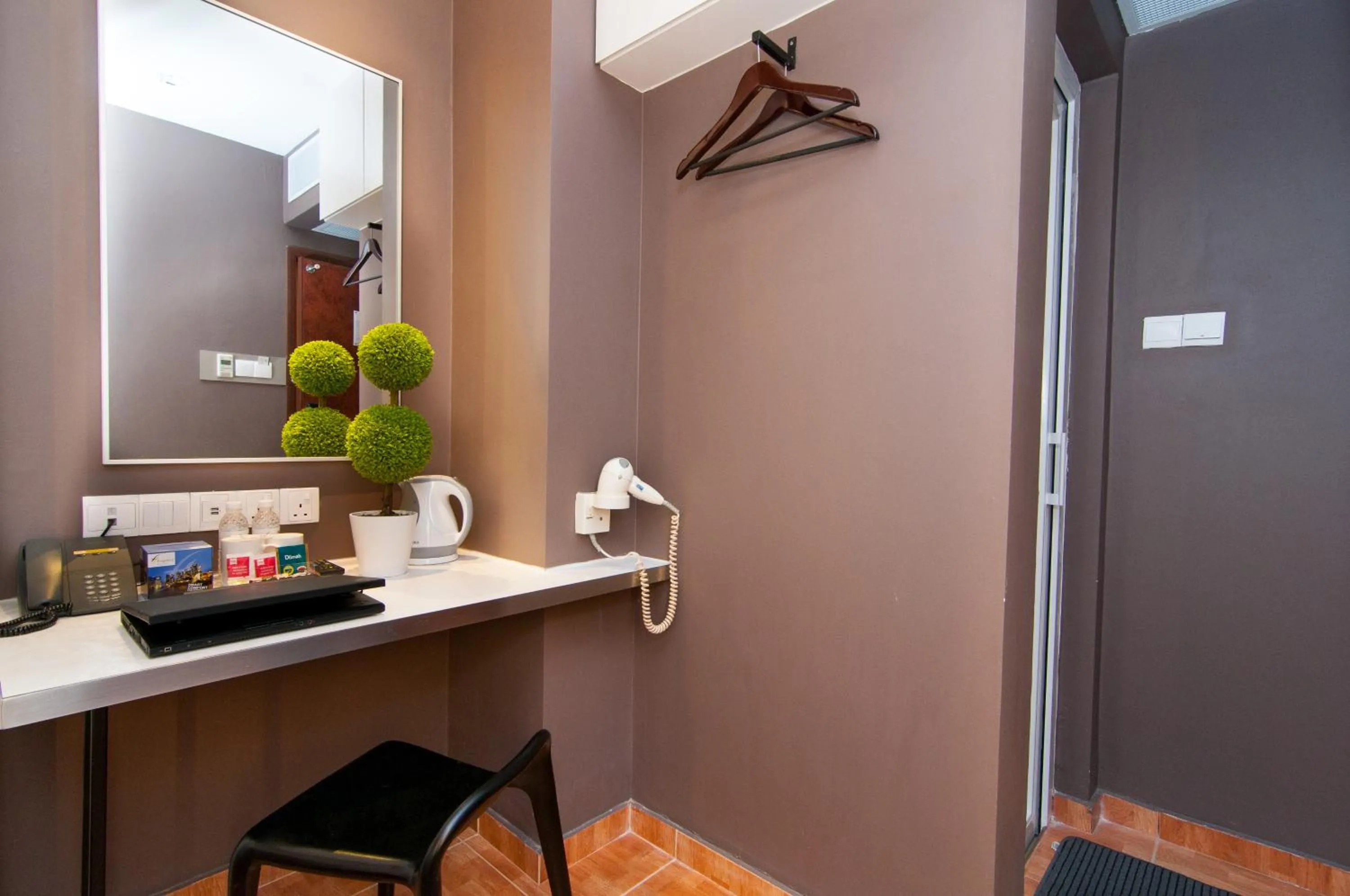 Photo of the whole room in Fragrance Hotel - Kovan