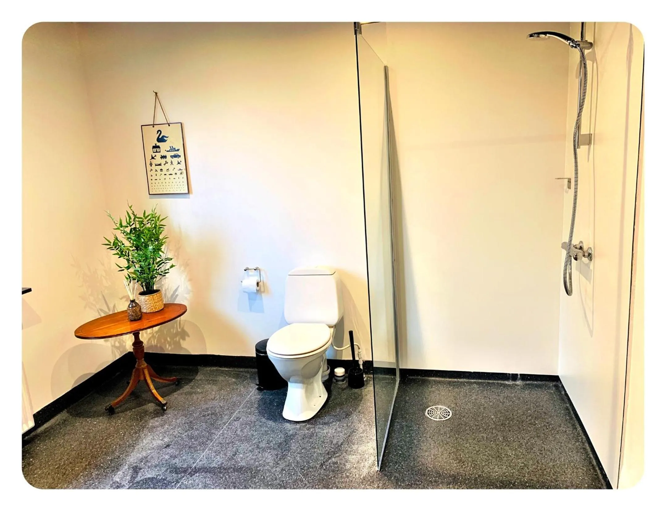 Shower in Hotel Gammel Havn