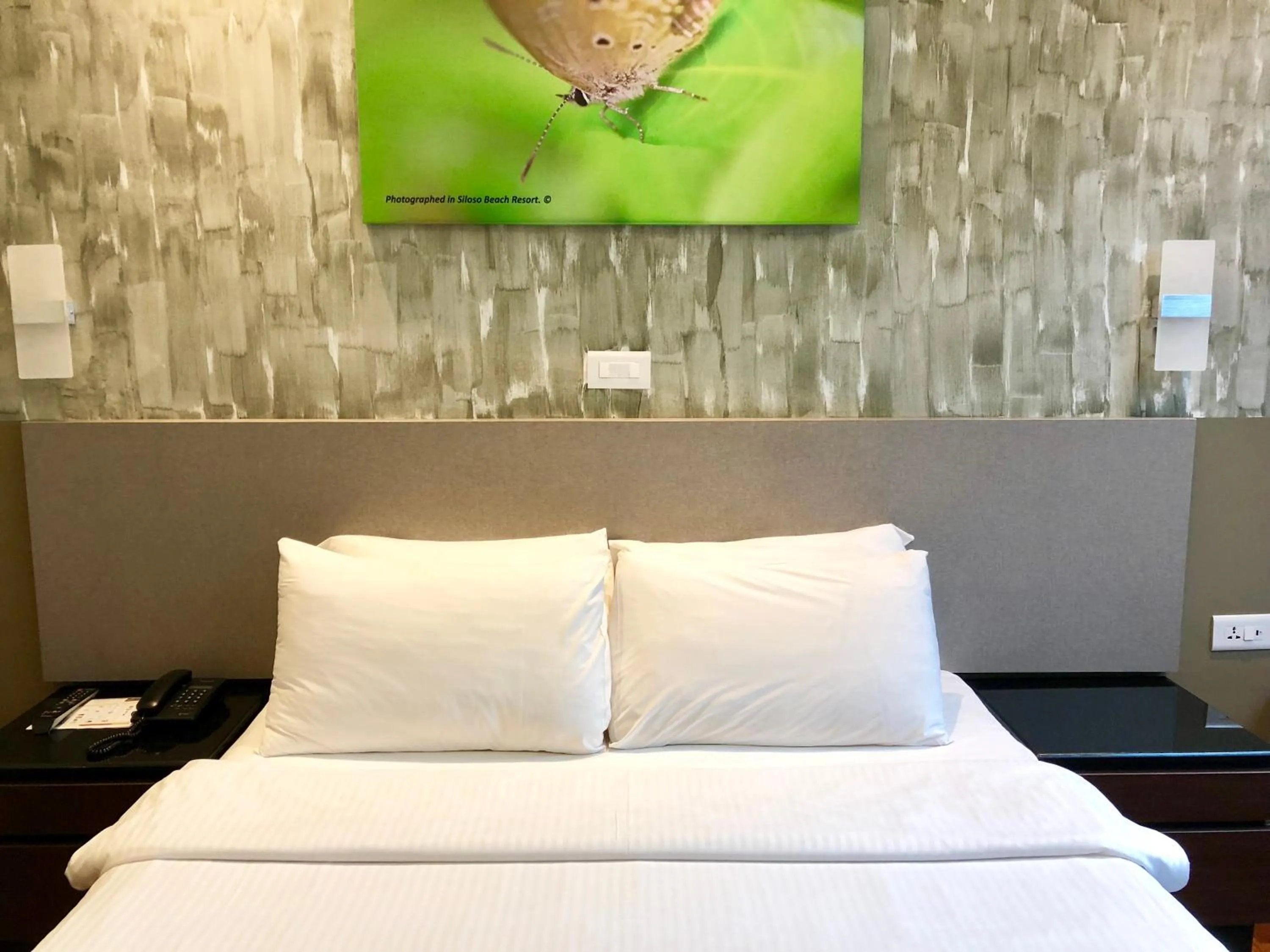 Bedroom, Bed in Siloso Beach Resort - Sentosa