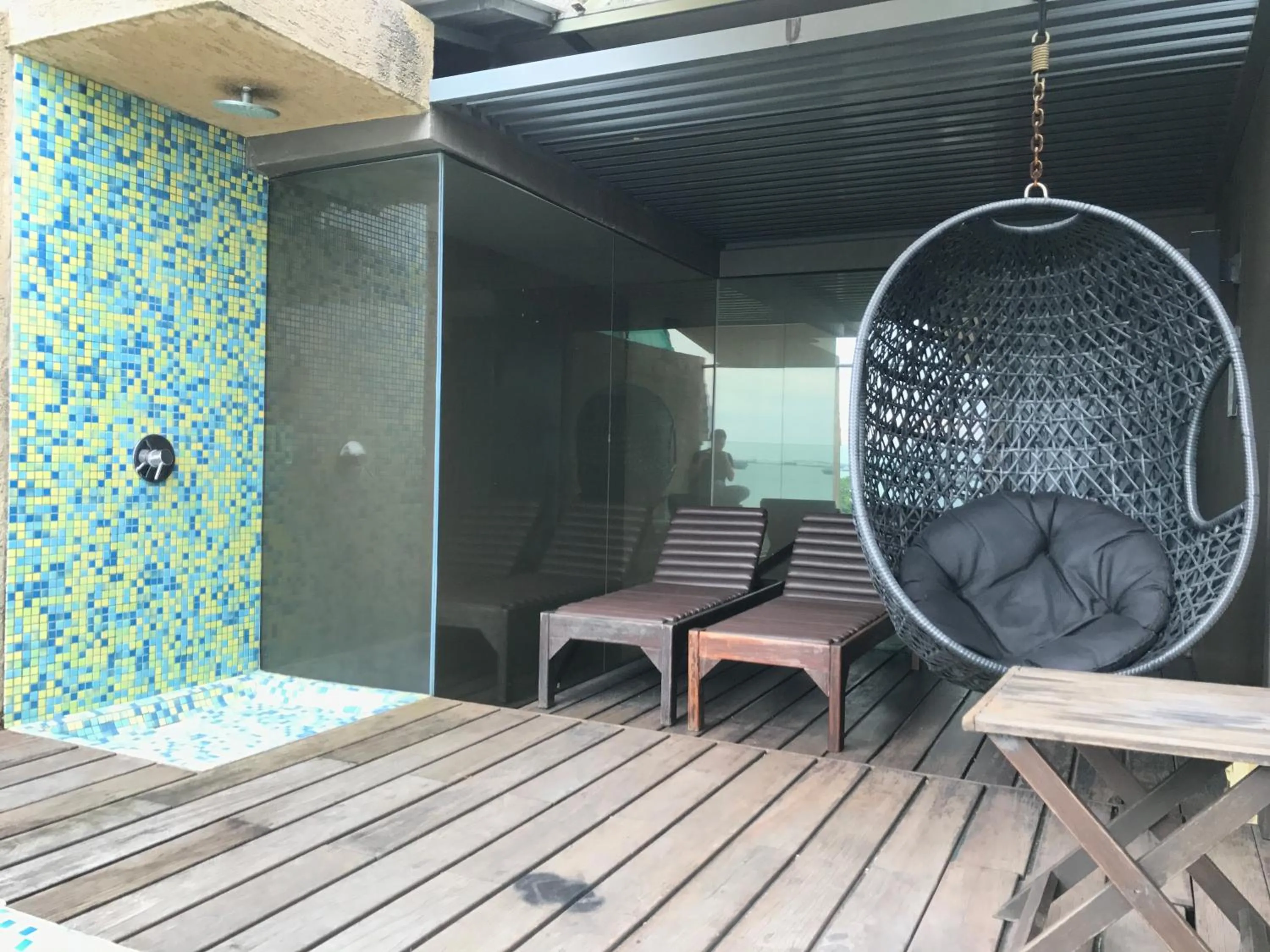 Shower in Siloso Beach Resort - Sentosa