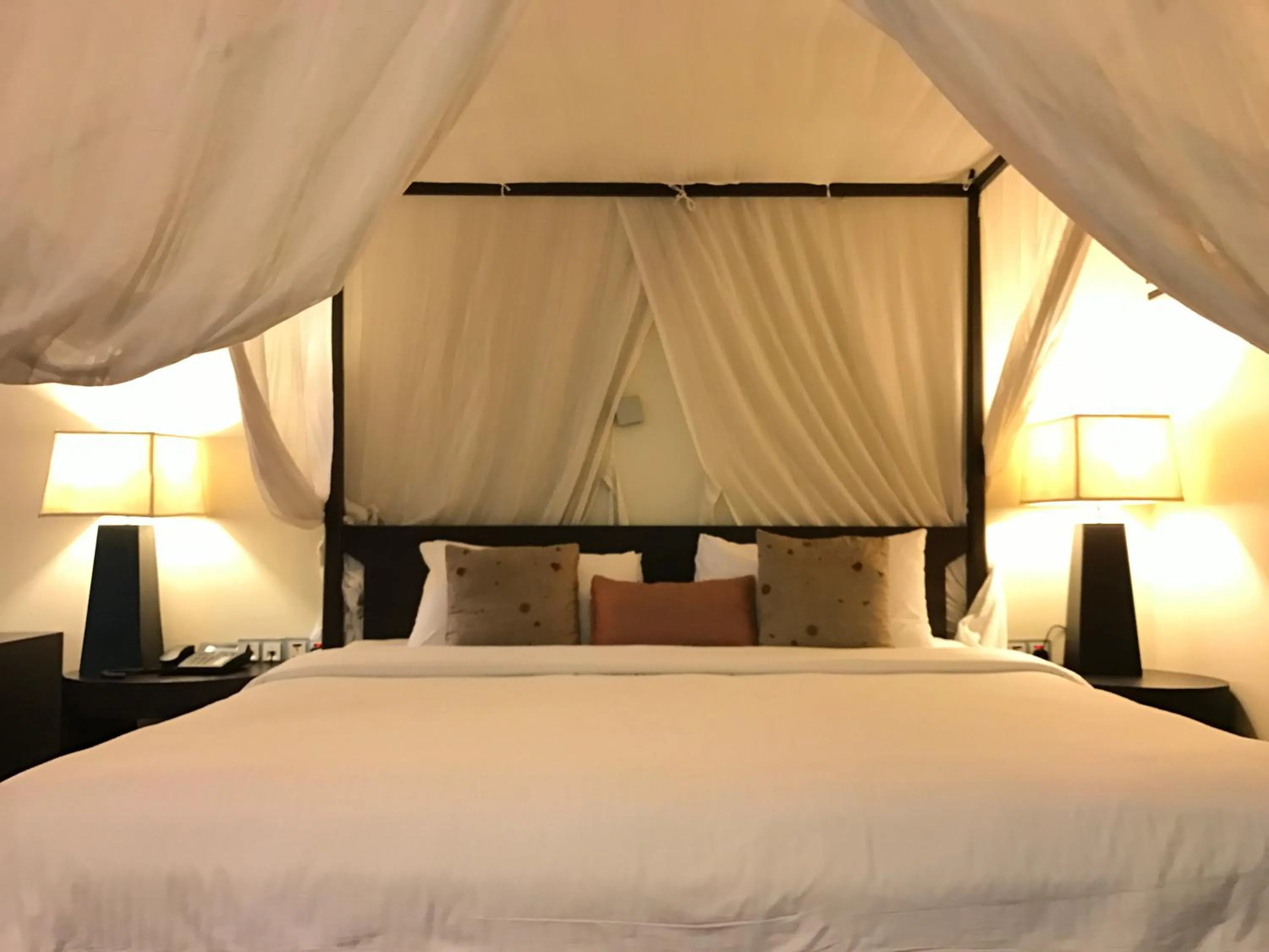 Bedroom, Bed in Siloso Beach Resort - Sentosa