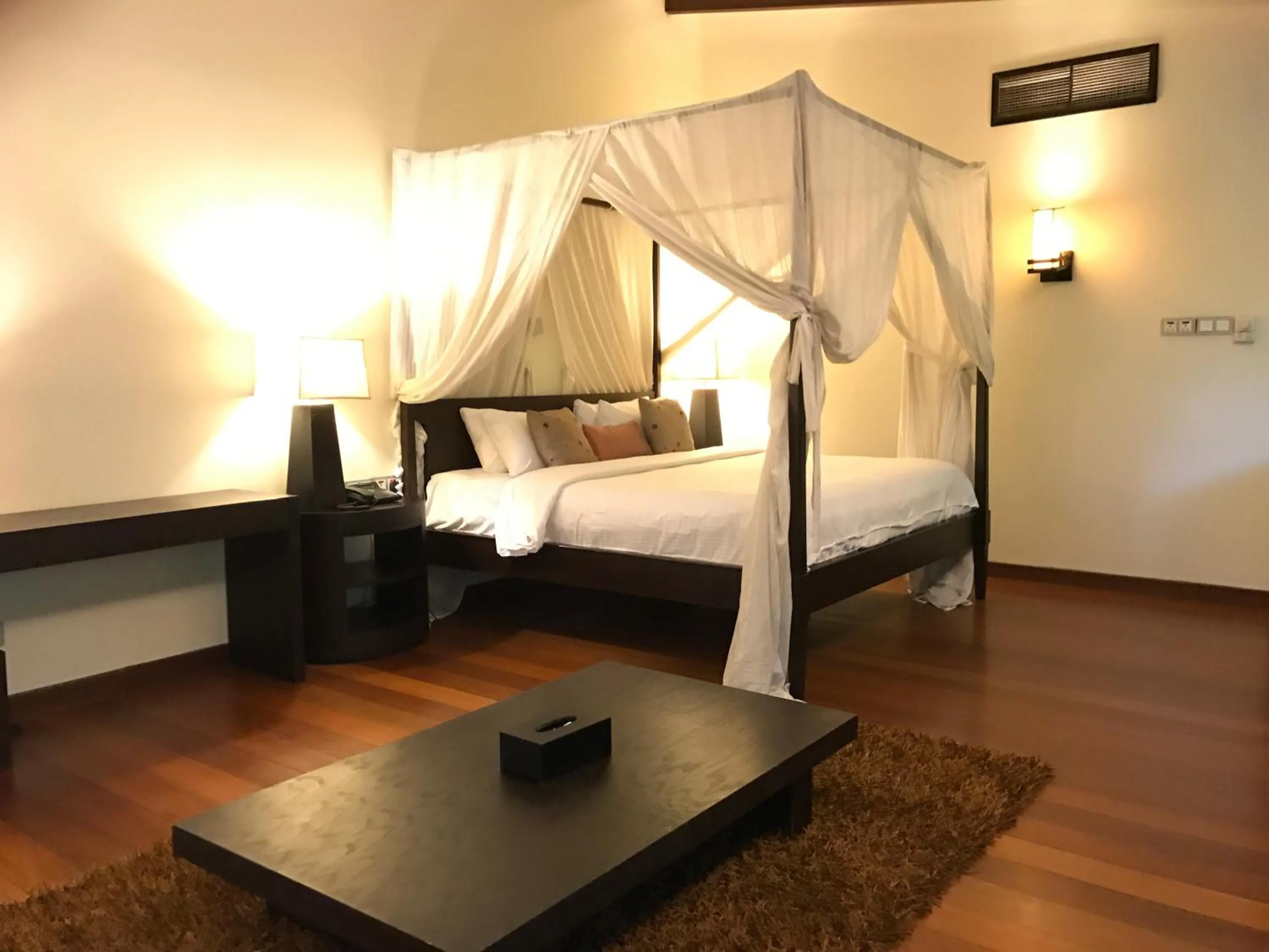 Bedroom, Bed in Siloso Beach Resort - Sentosa