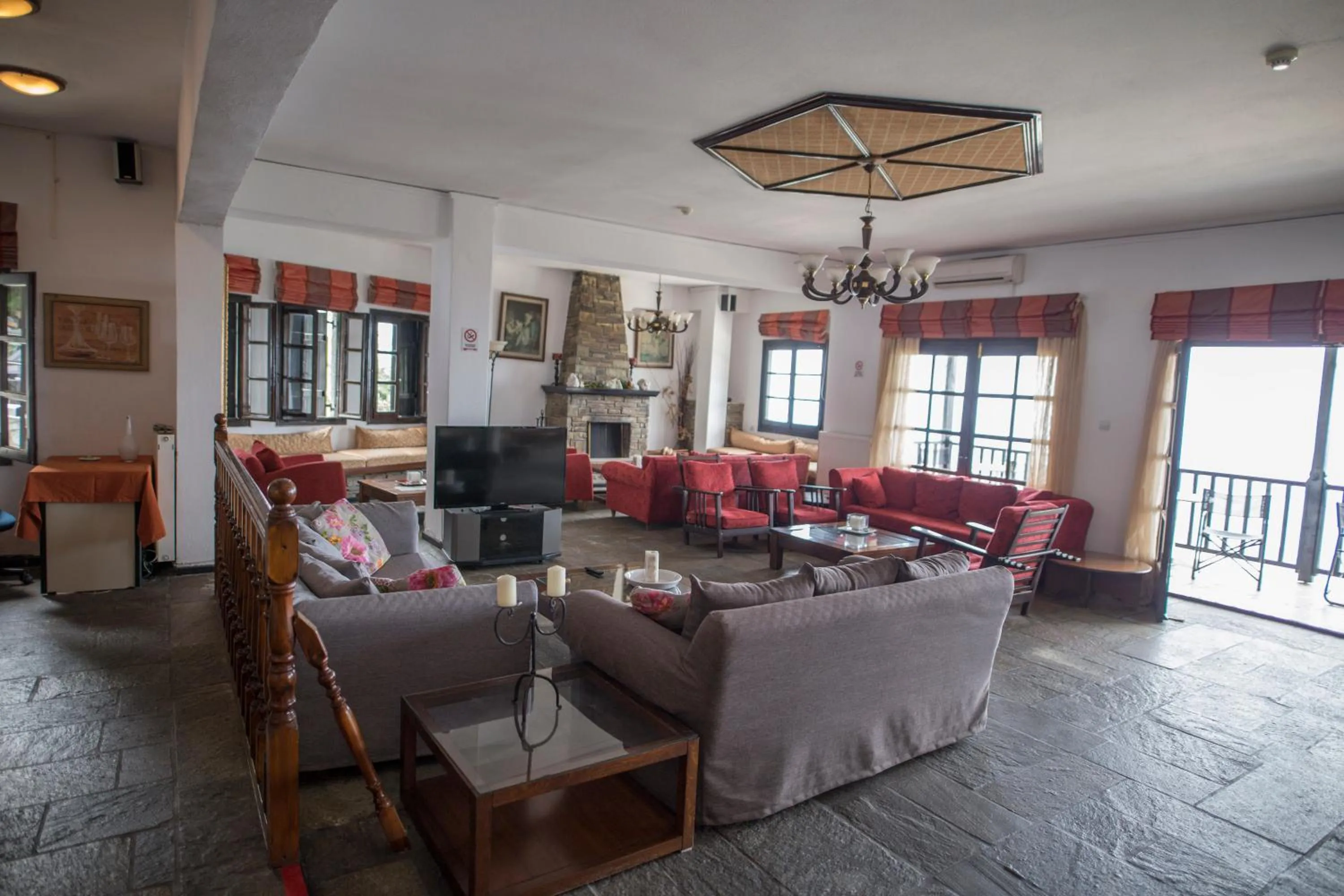 Communal lounge/ TV room in Pilio Sea Horizon Hotel