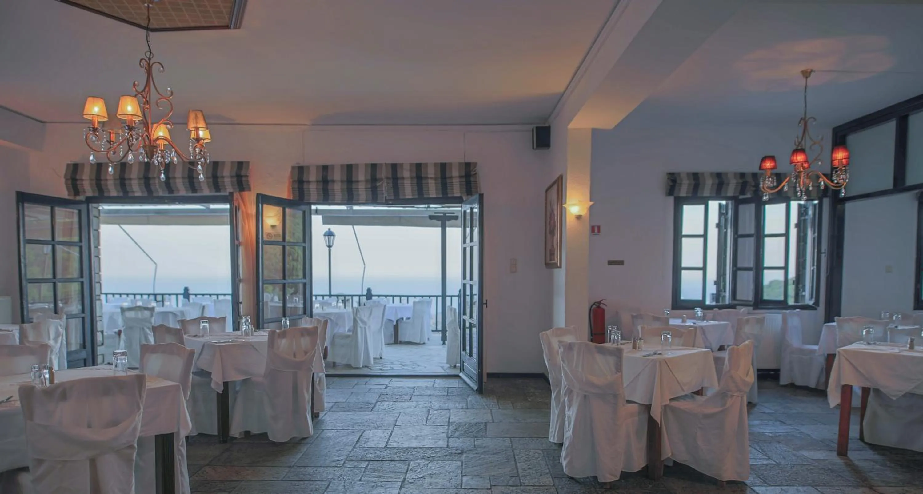 Restaurant/places to eat in Pilio Sea Horizon Hotel