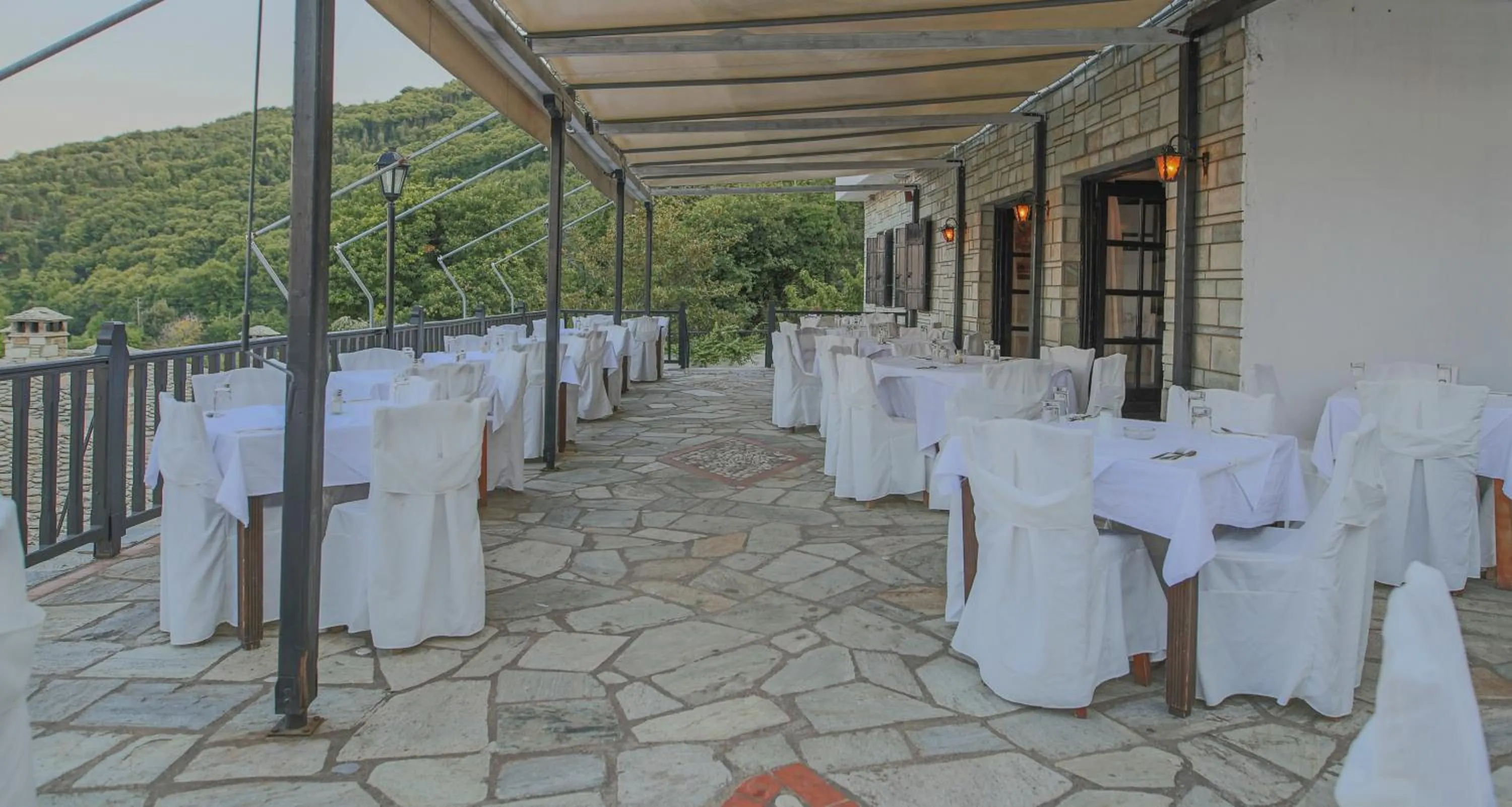 Restaurant/places to eat in Pilio Sea Horizon Hotel