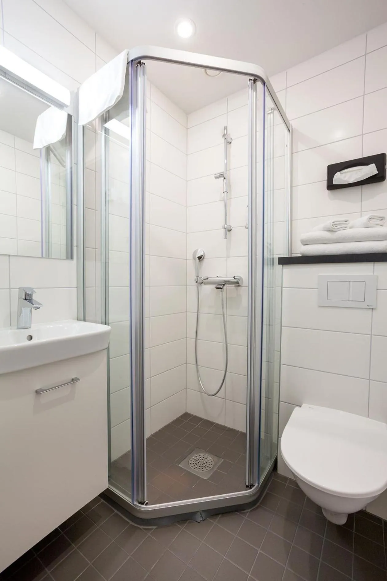 Shower in Pietarsaaren Kaupunginhotelli