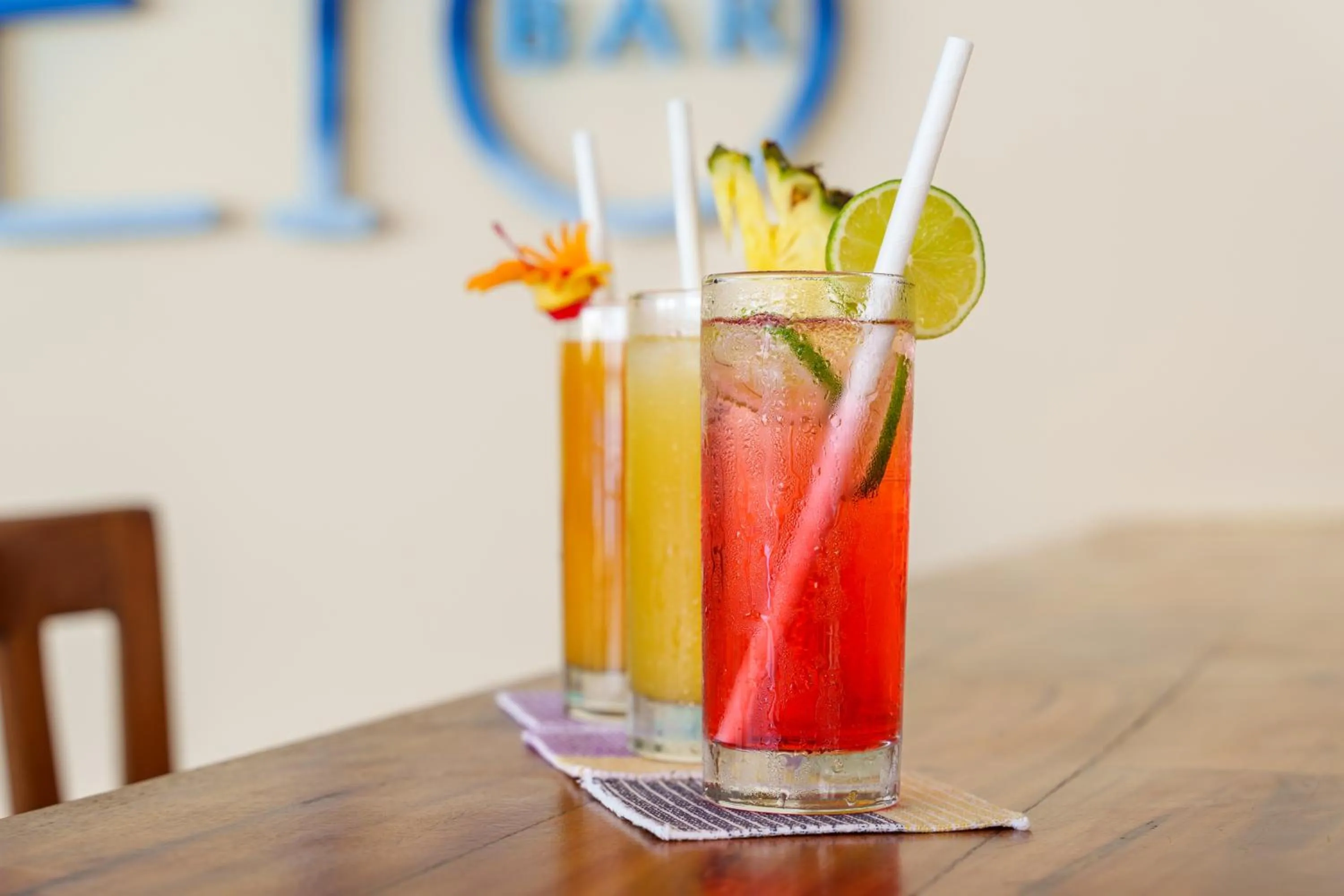 Lounge or bar in Reethi Faru Resort