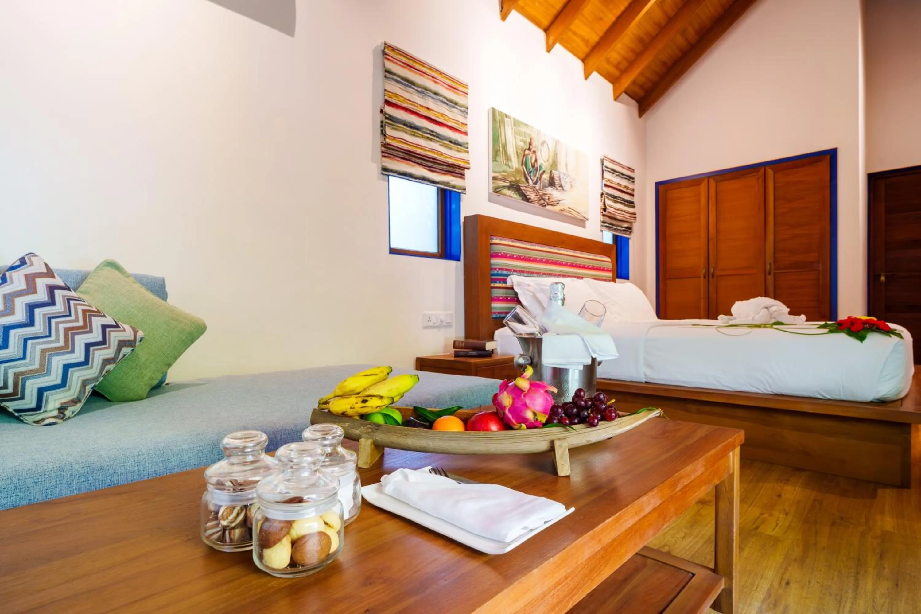 Bed in Reethi Faru Resort