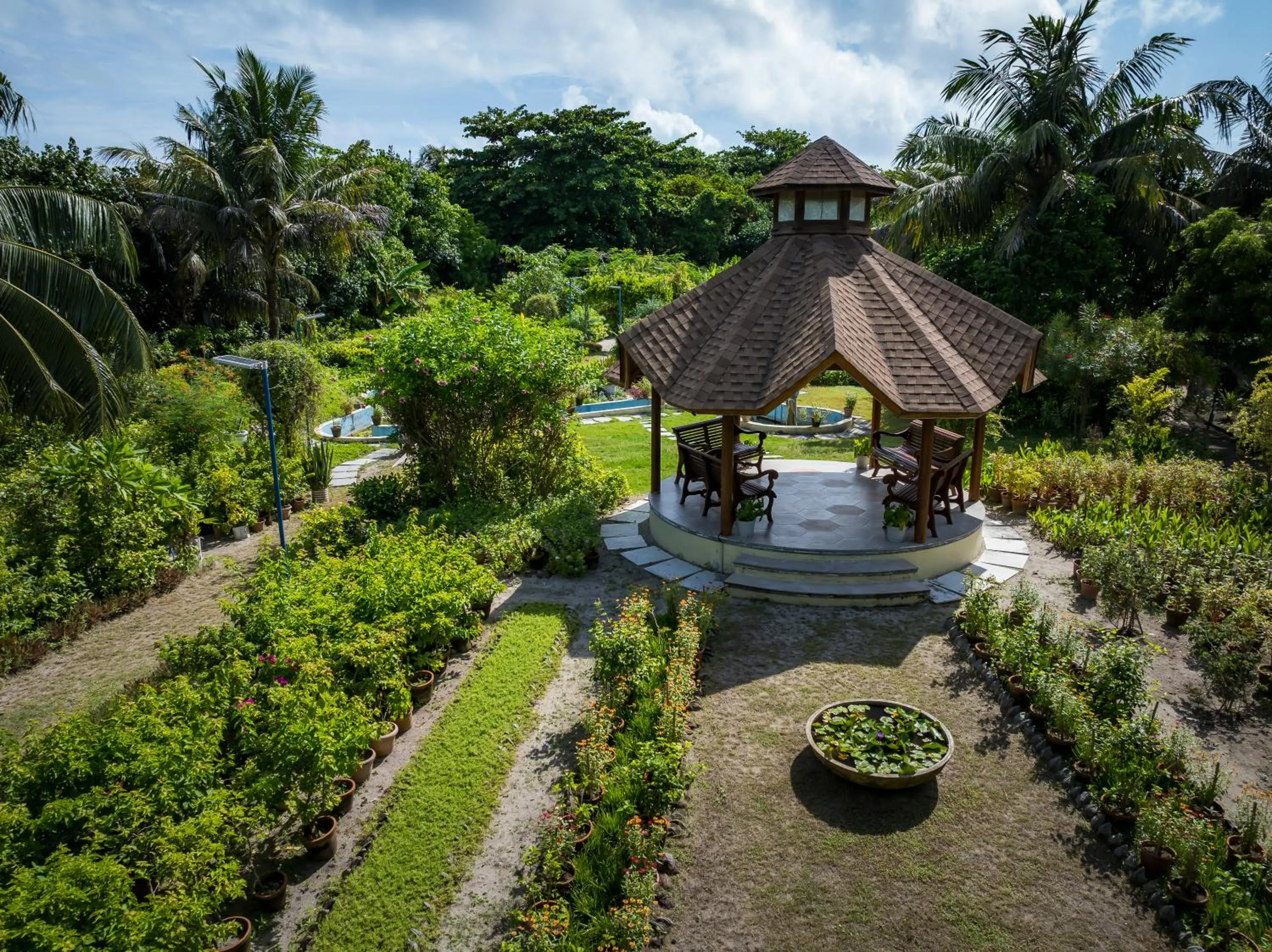 Garden in Reethi Faru Resort