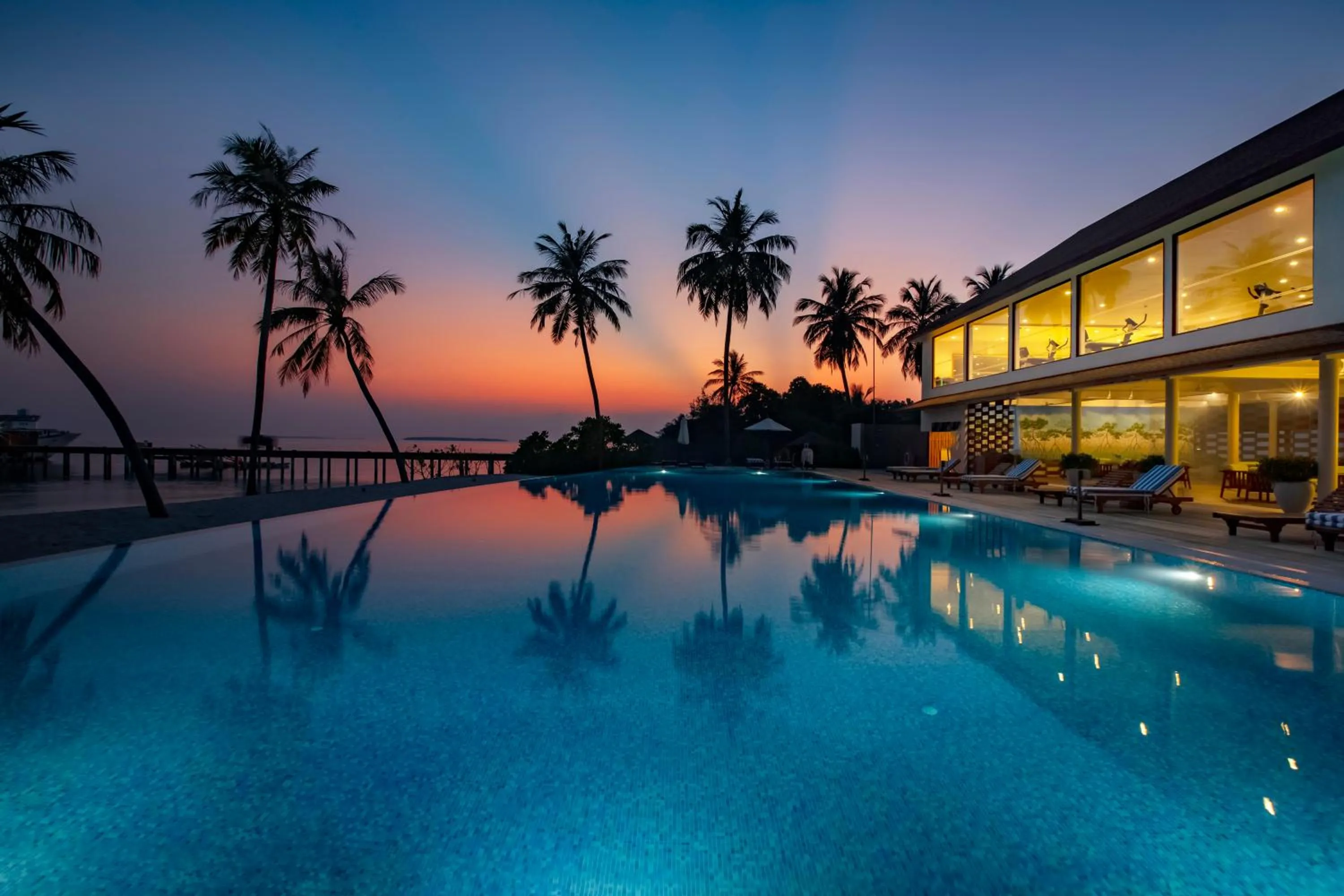 Swimming pool in Reethi Faru Resort