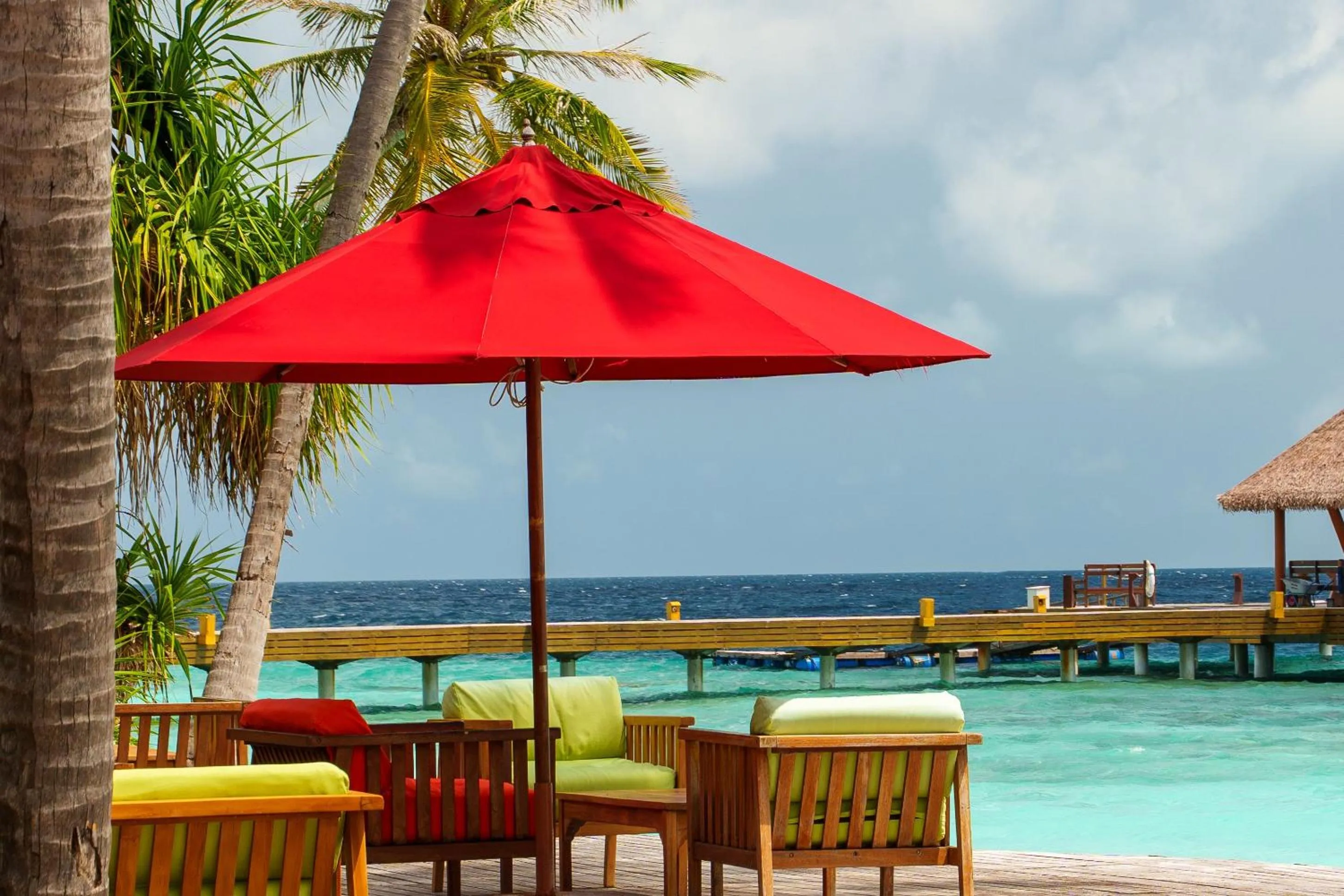 Lounge or bar in Reethi Faru Resort