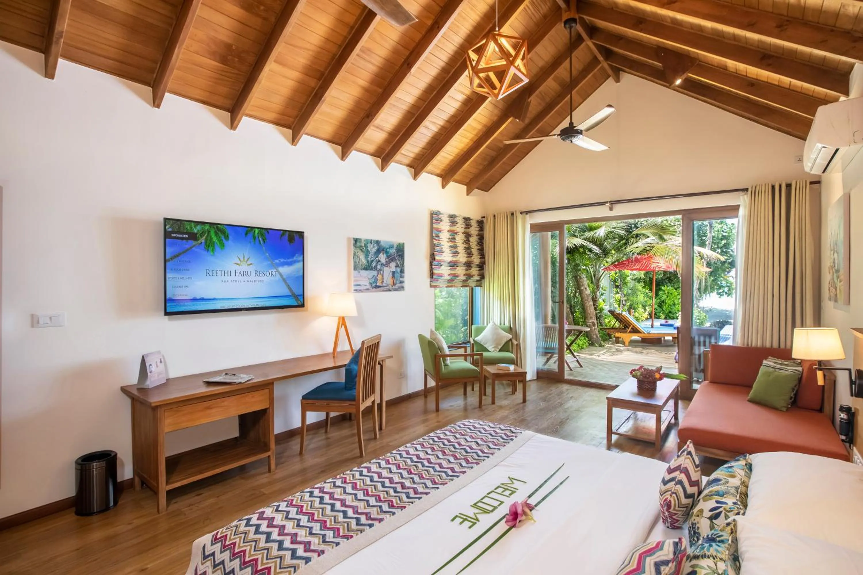 Bed in Reethi Faru Resort