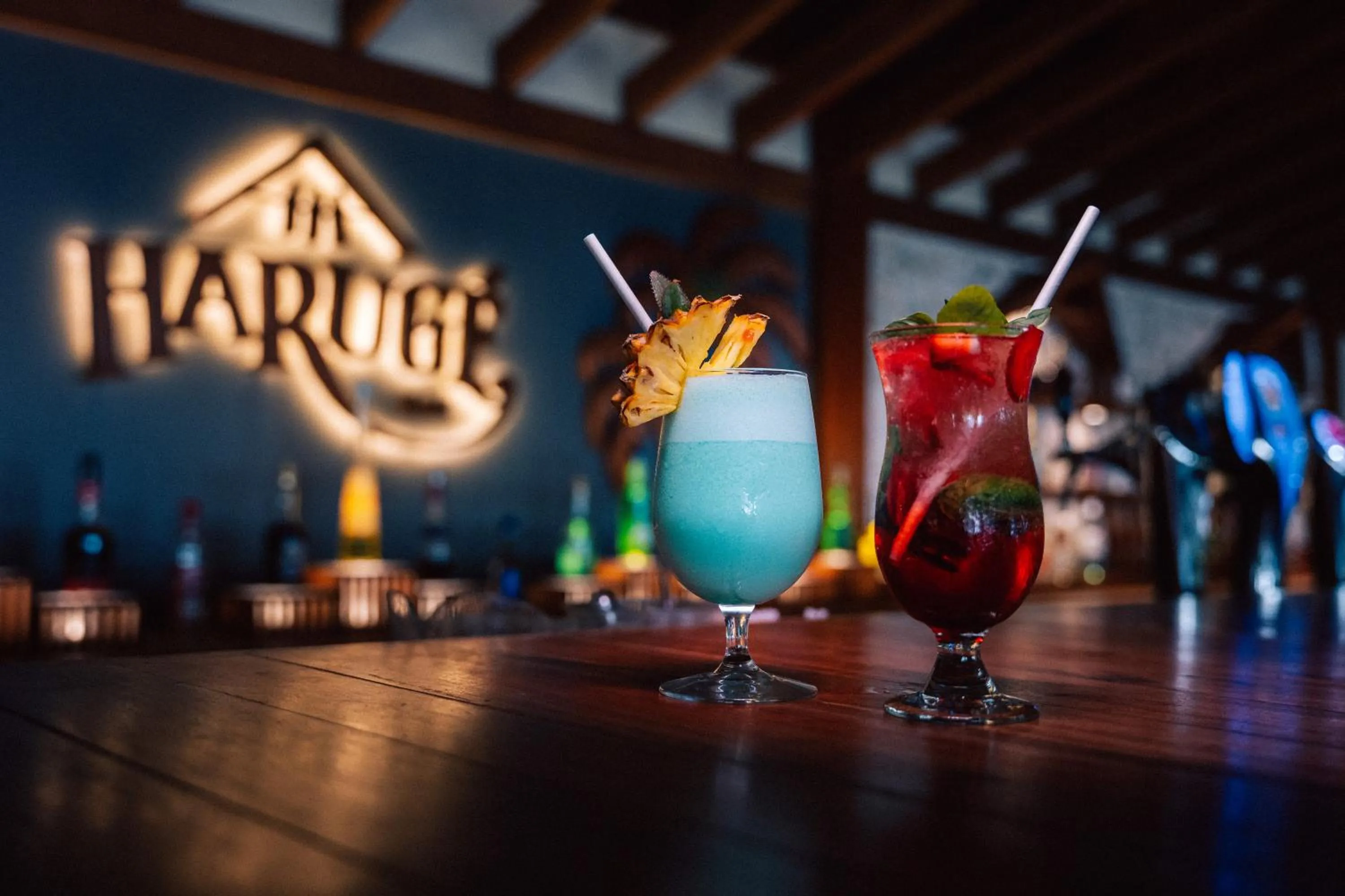 Lounge or bar in Reethi Faru Resort