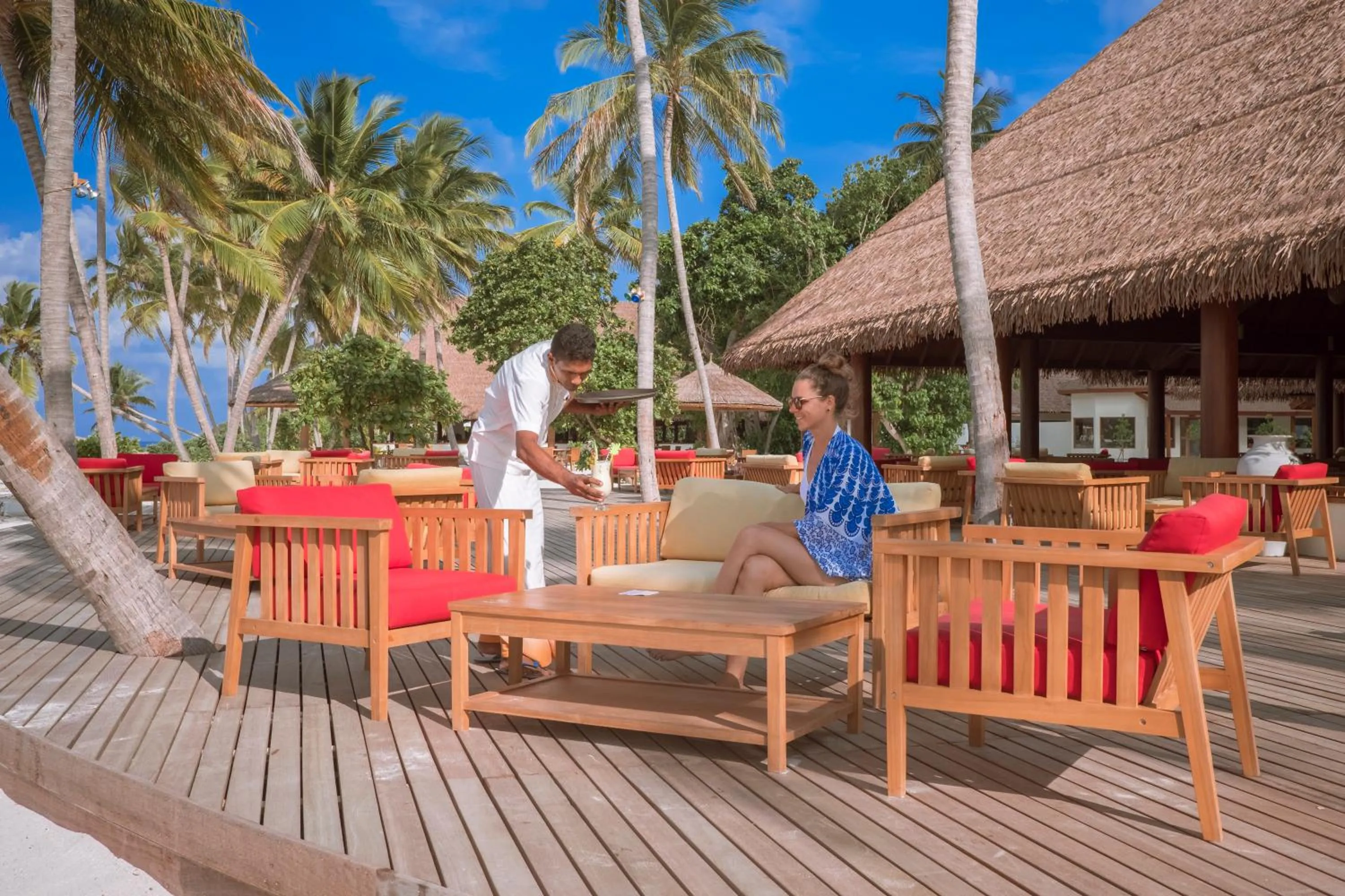 Lounge or bar in Reethi Faru Resort