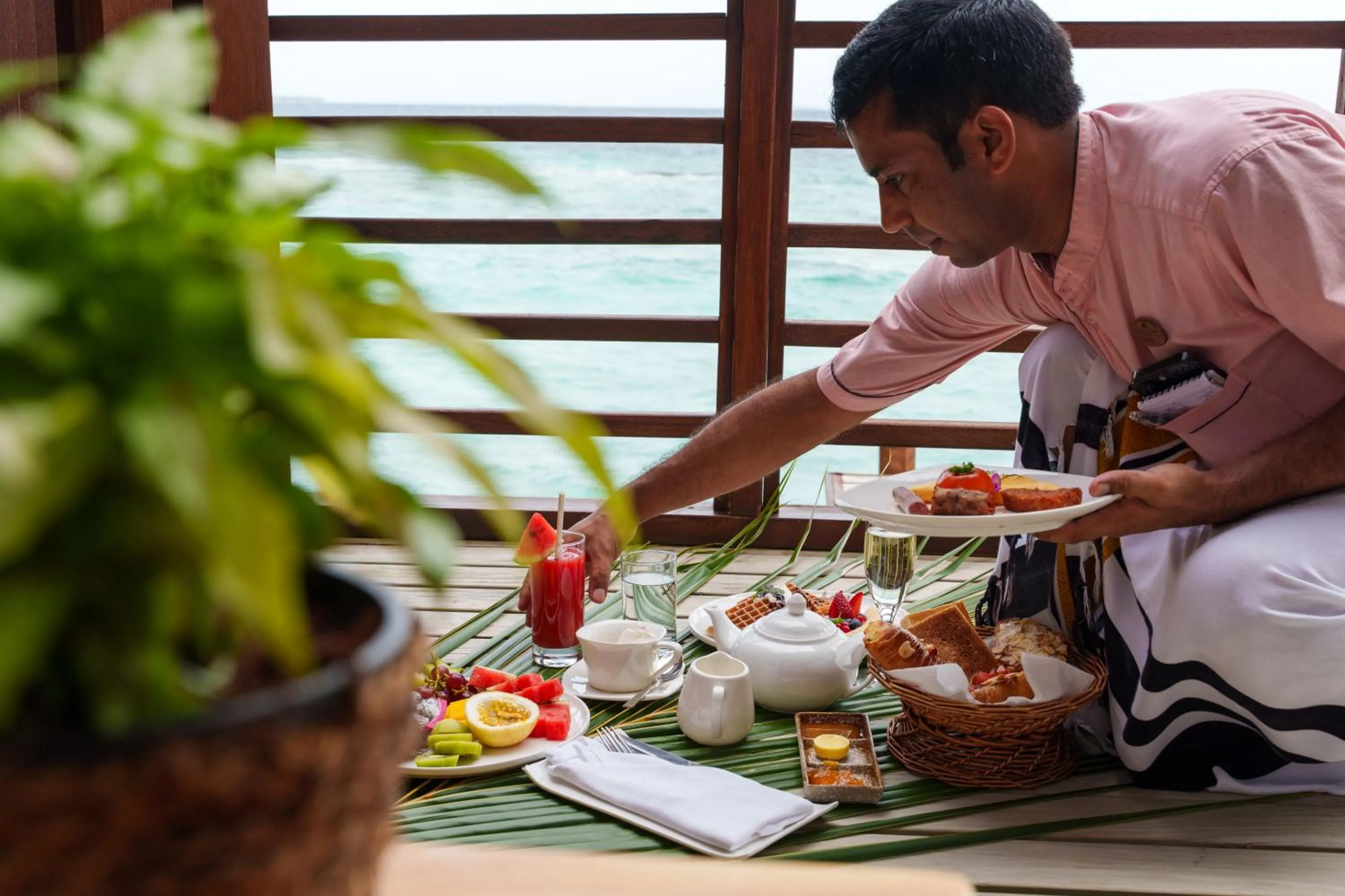 Food and drinks in Reethi Faru Resort