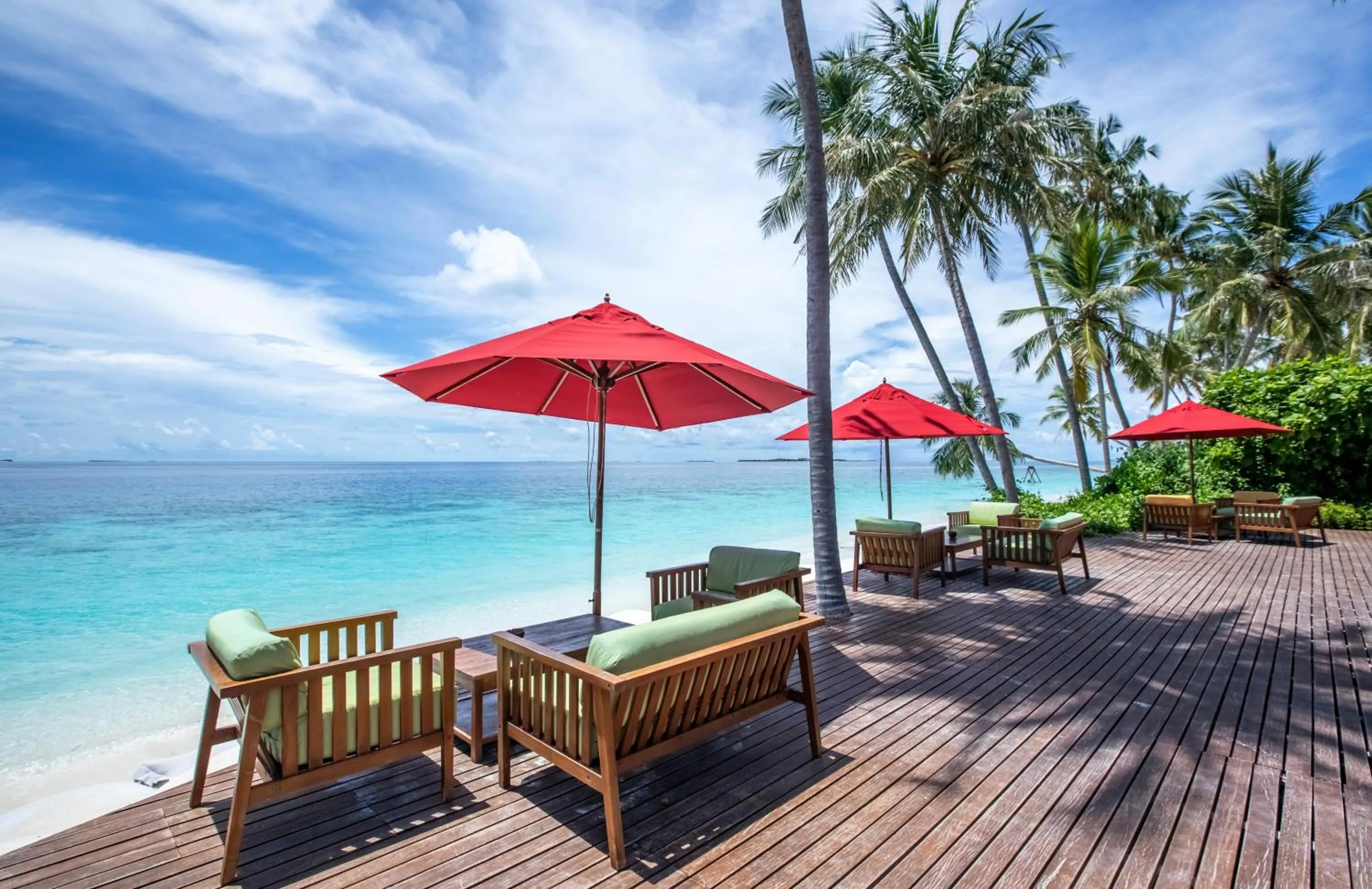 Lounge or bar in Reethi Faru Resort