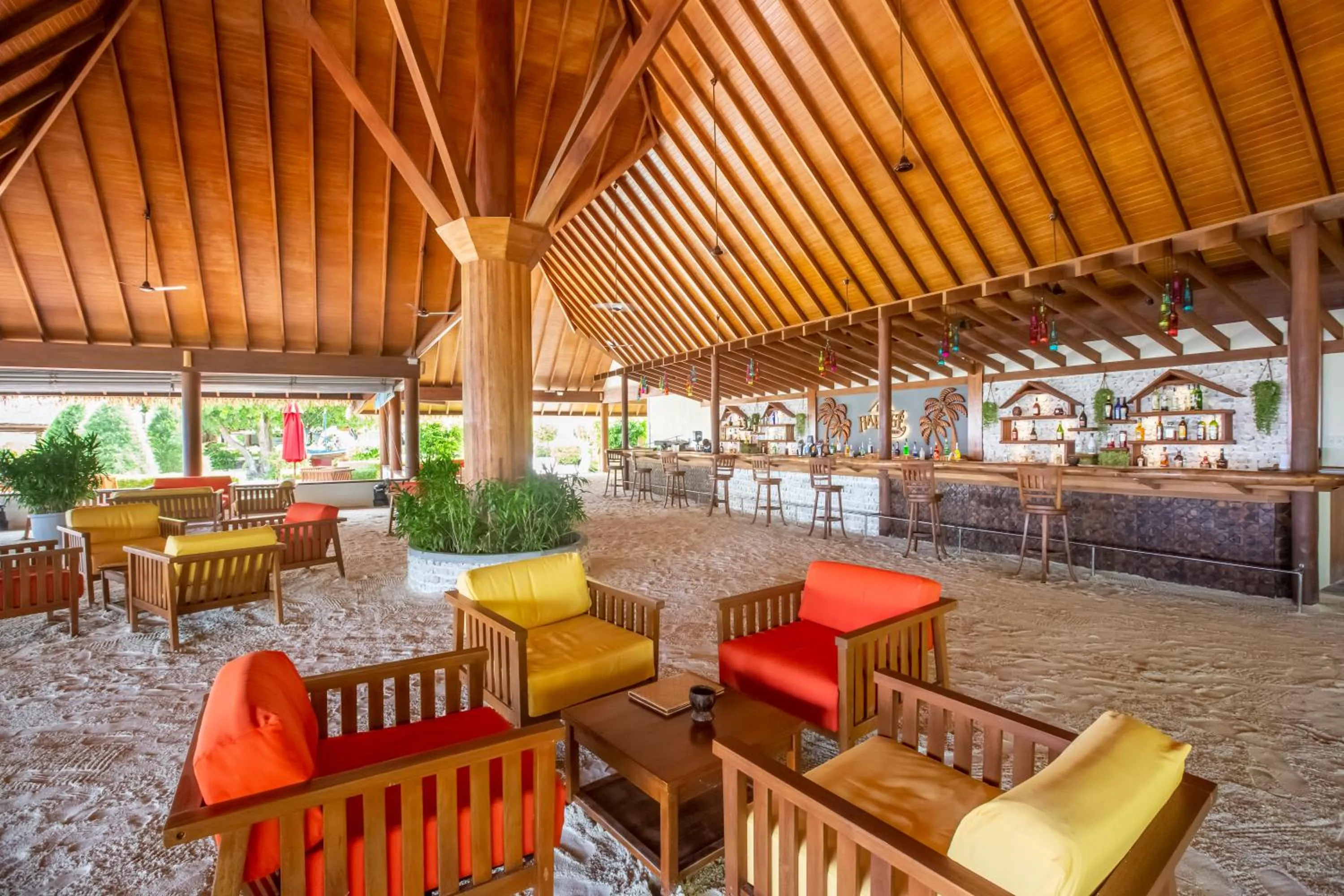 Lounge or bar in Reethi Faru Resort