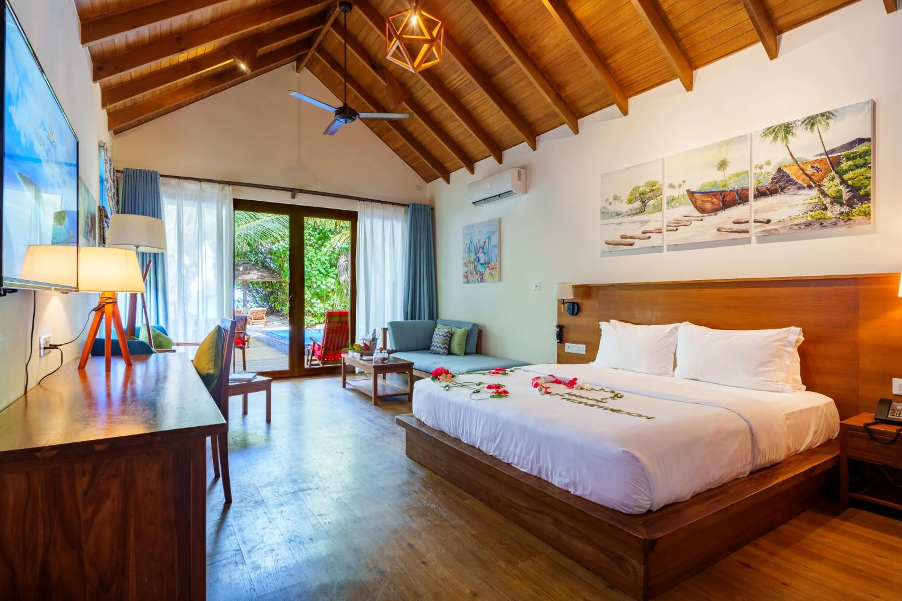 Bed in Reethi Faru Resort