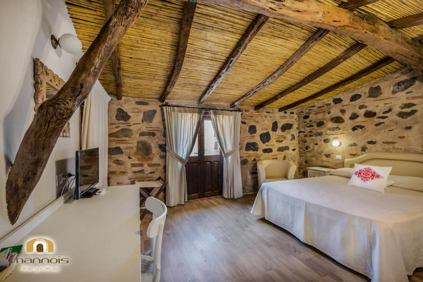 Bed in Albergo Diffuso Mannois