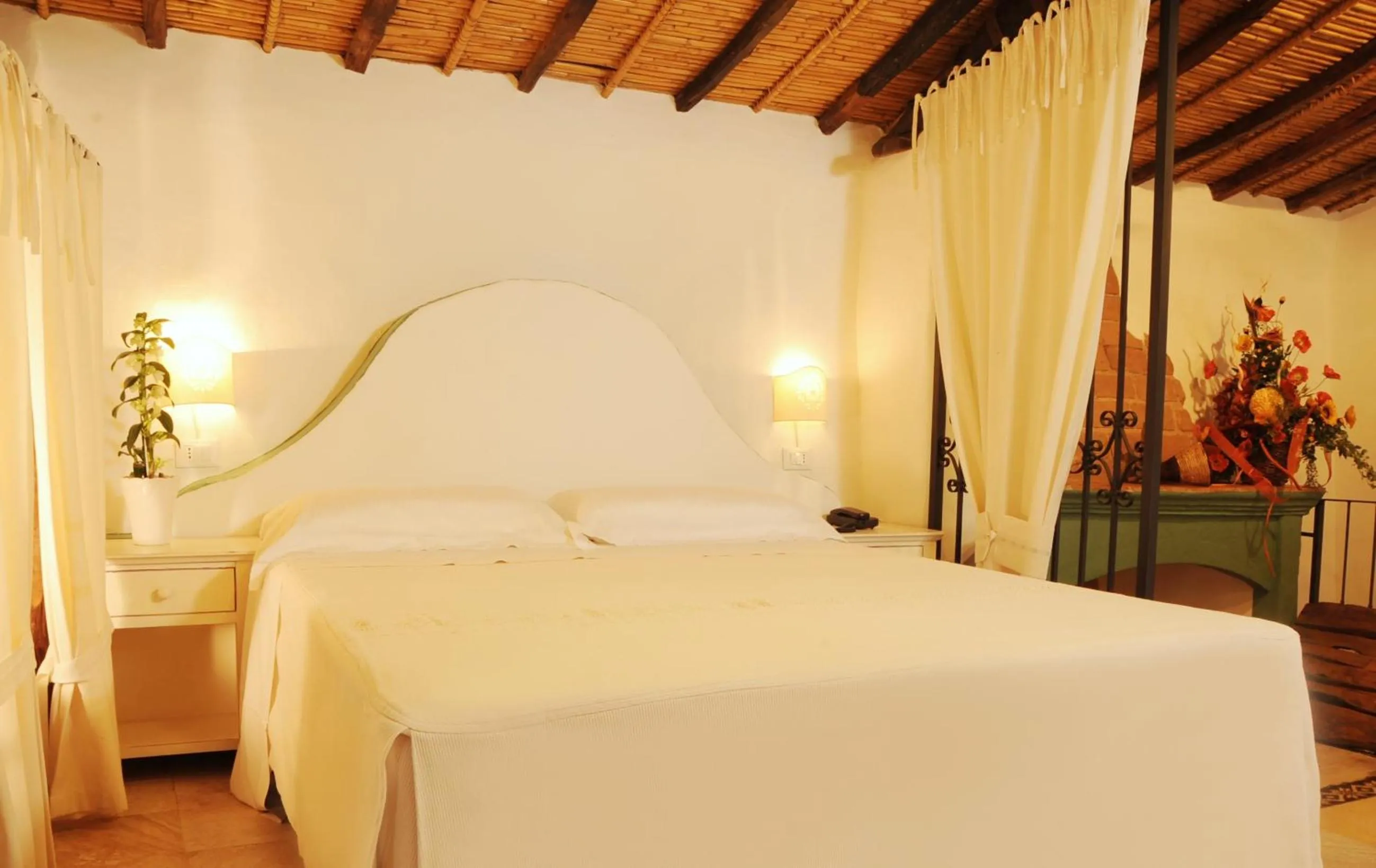 Bedroom, Bed in Albergo Diffuso Mannois