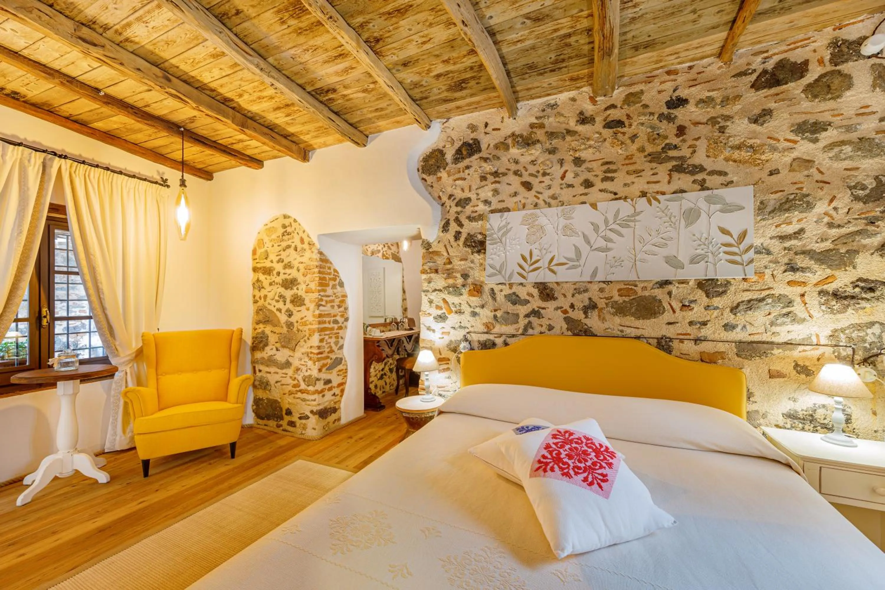 Bed in Albergo Diffuso Mannois