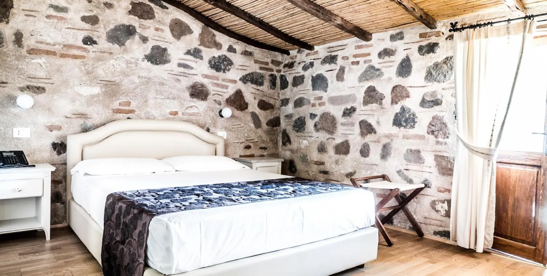 Photo of the whole room, Bed in Albergo Diffuso Mannois