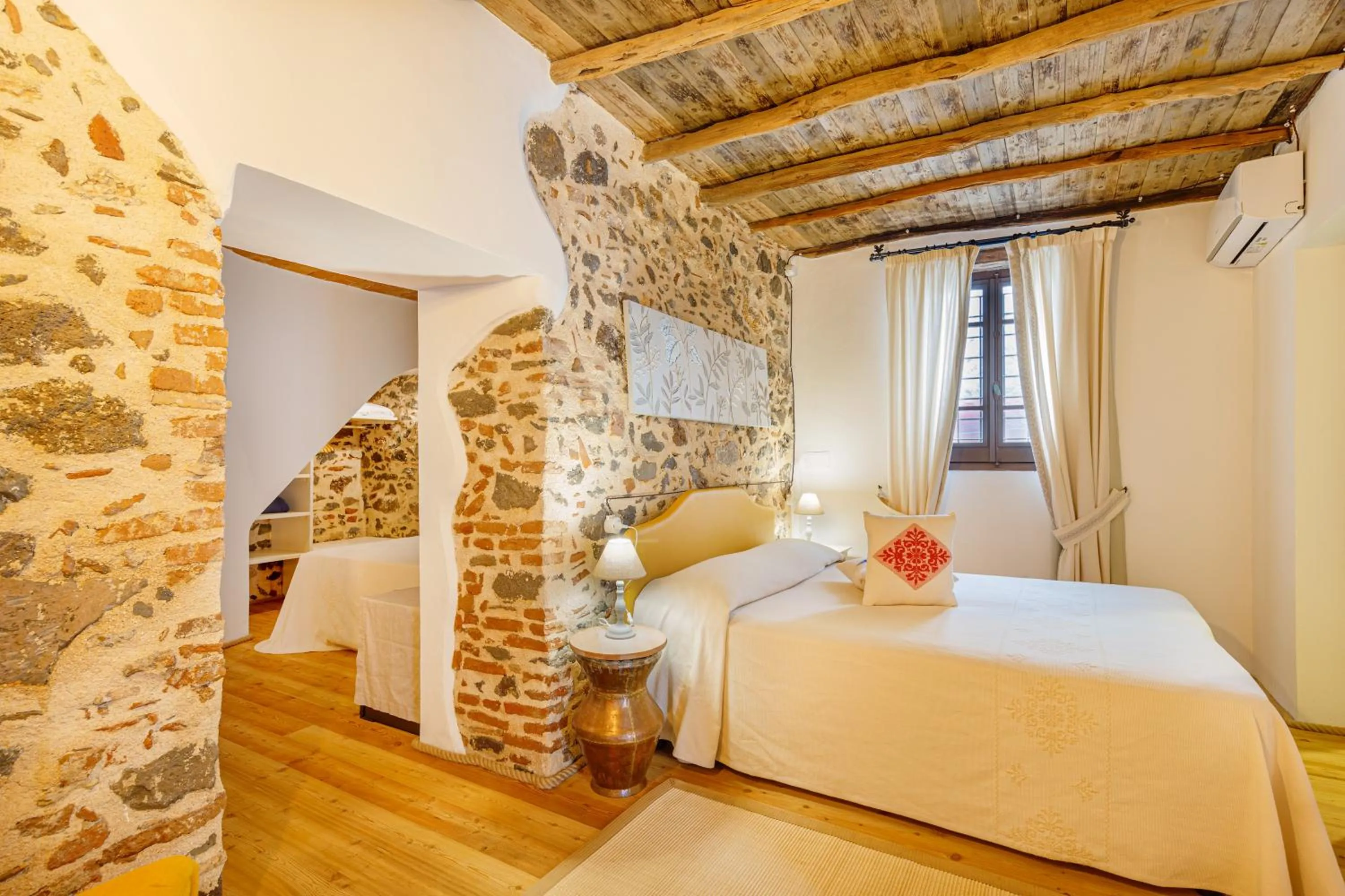Bed in Albergo Diffuso Mannois