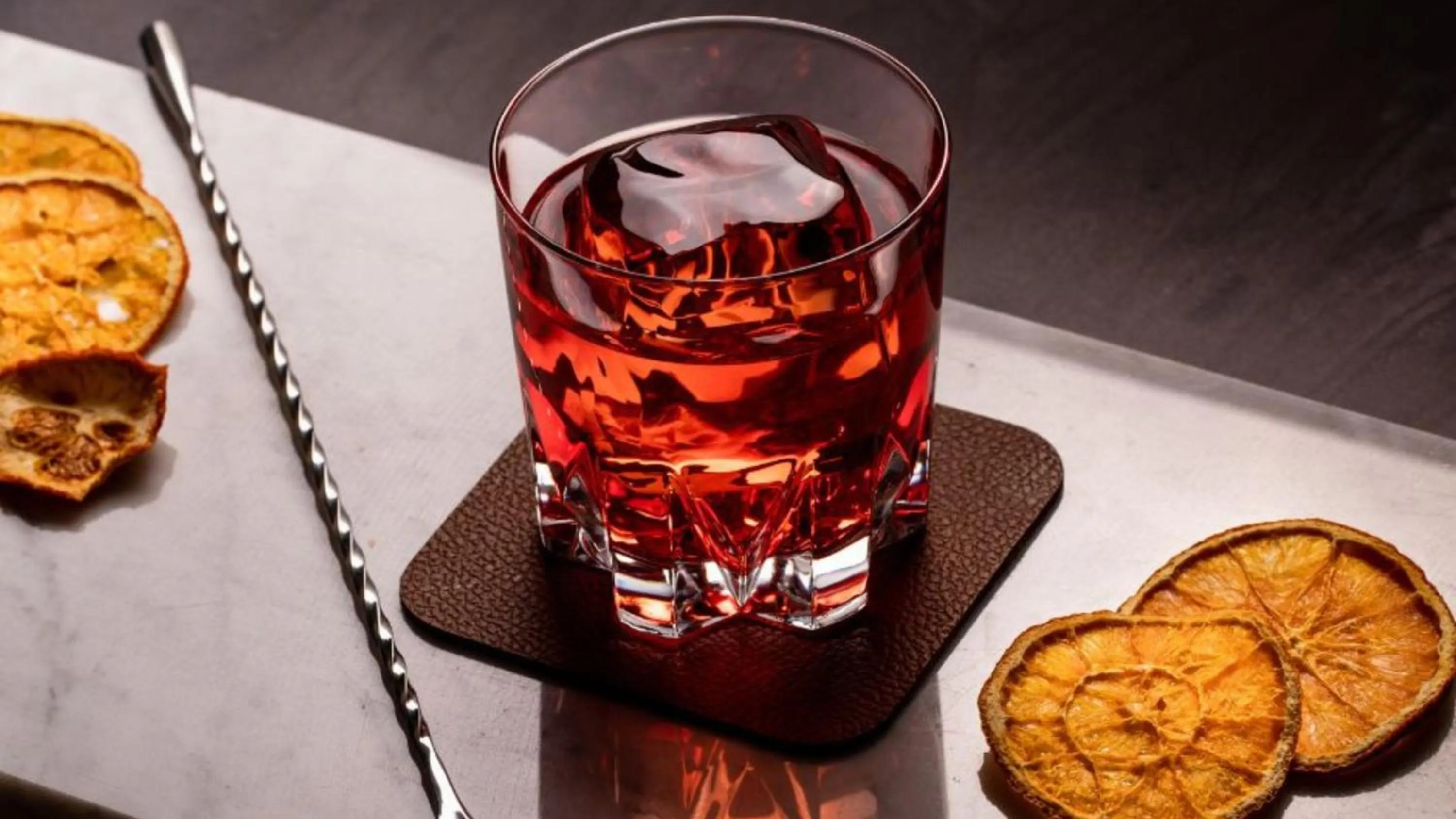 Lounge or bar in Holiday Inn Singapore Atrium by IHG