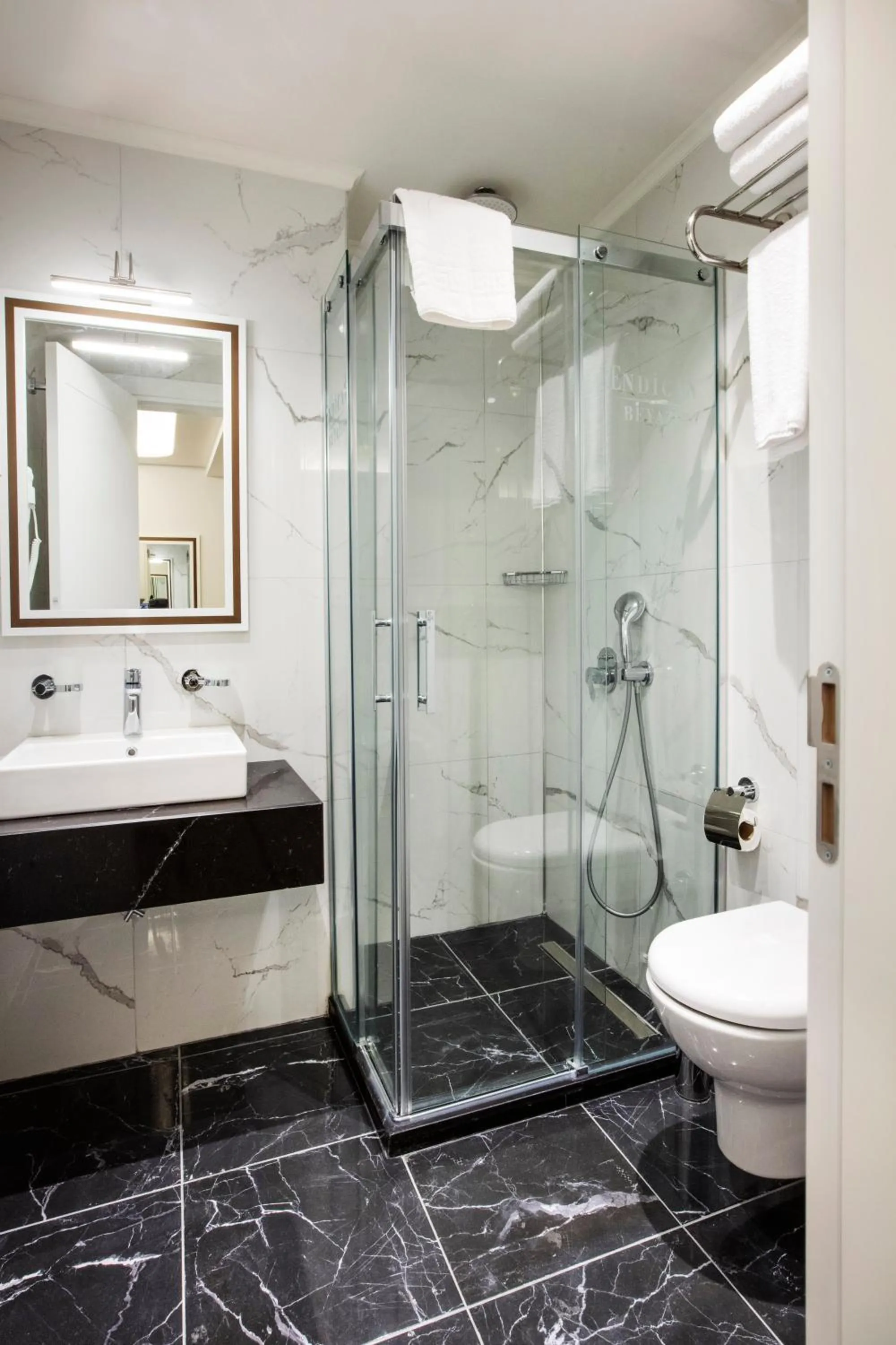 Shower in Endican Beyazit Hotel